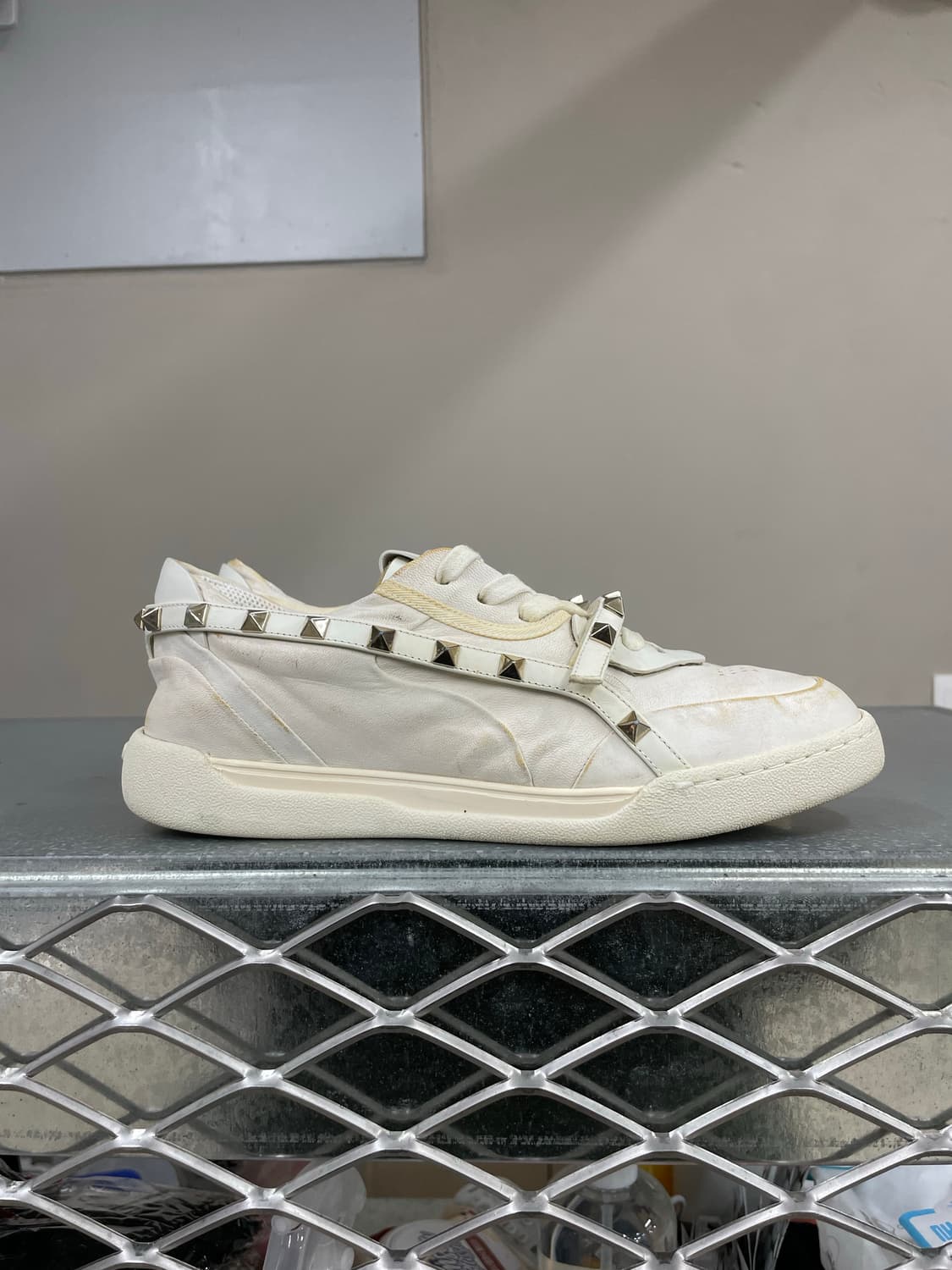 발렌티노 락스터드 스니커즈 37.5 상품이미지4