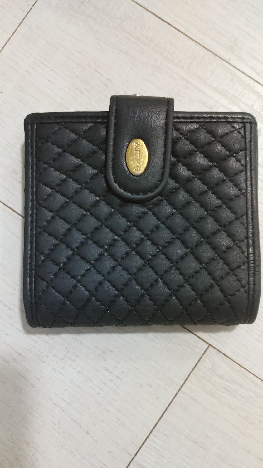 발리(Bally)의 빈티지 퀼팅 램스킨 레더 키스락 반지갑 상품이미지1