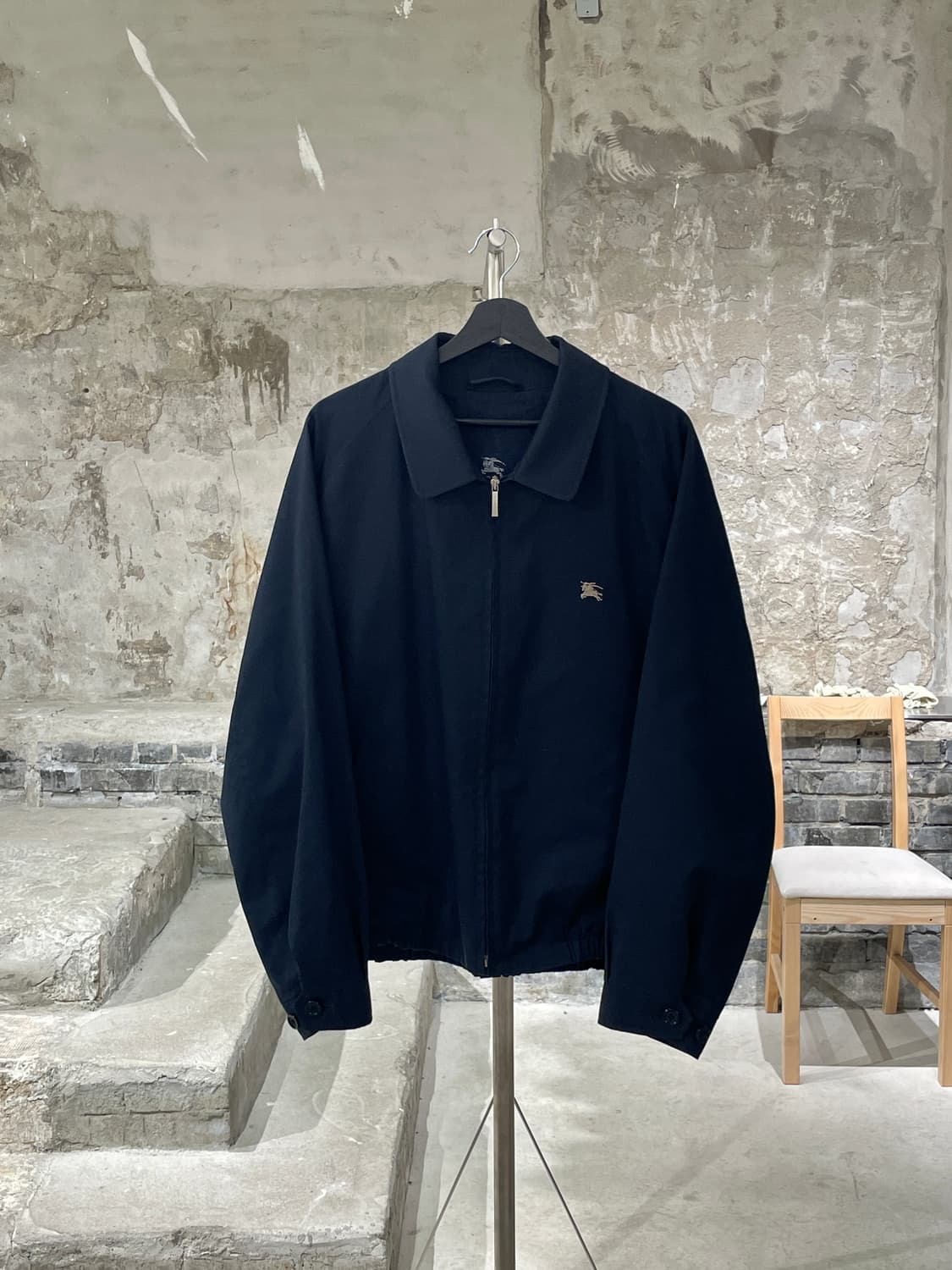 버버리 다크 네이비 기마로고 코튼 블루종 상품이미지1