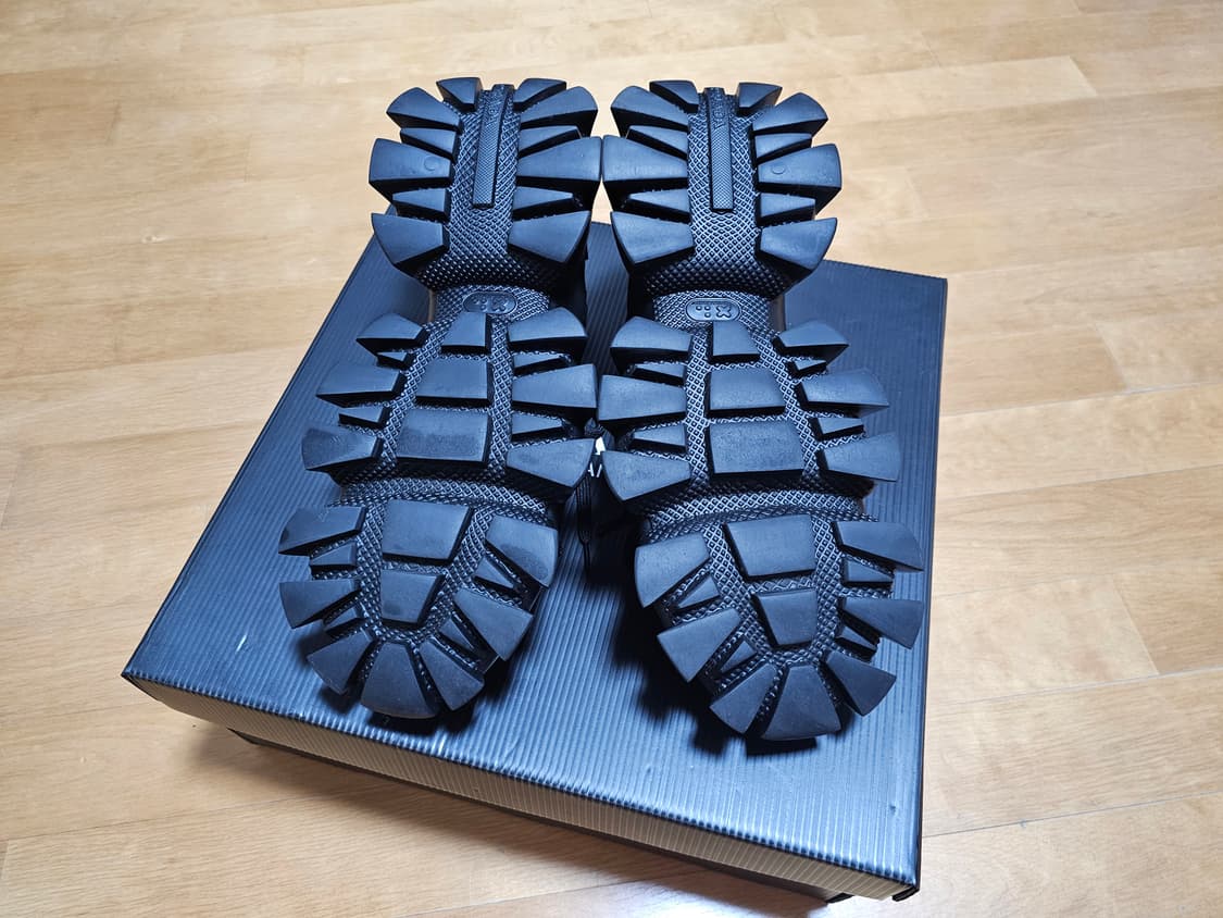 [UK10 / 290] 프라다 클라우드 버스트 썬더 블랙 스니커즈 상품이미지5