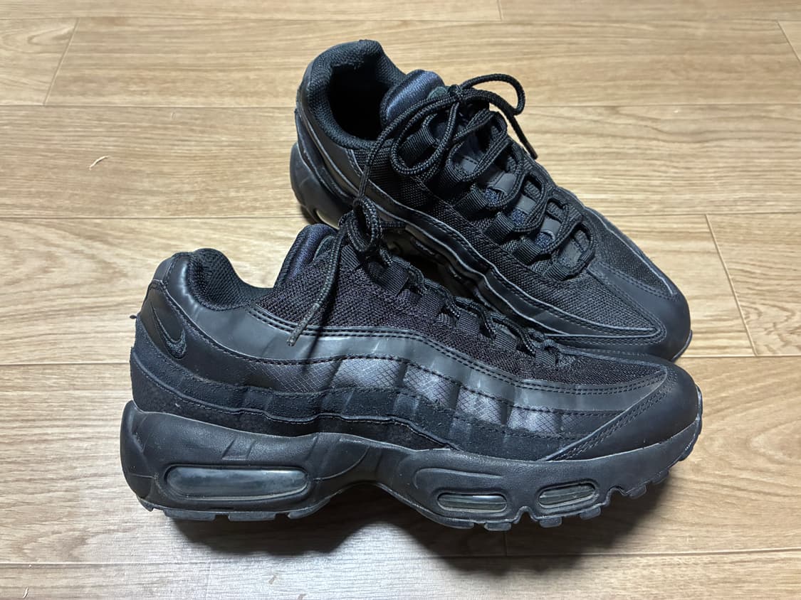 250) 나이키 에어맥스 95 에센셜 트리플블랙 상품이미지1