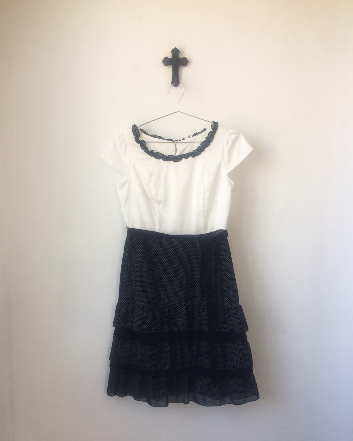 Dot pattern frill belted onepiece 상품이미지1
