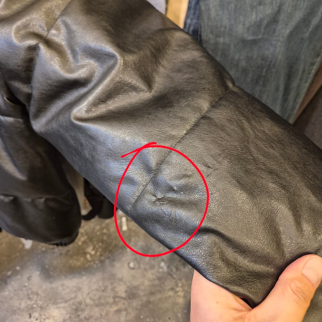 FREE(착샷잇음) 블랙 버핑레더 패딩점퍼  상품이미지9