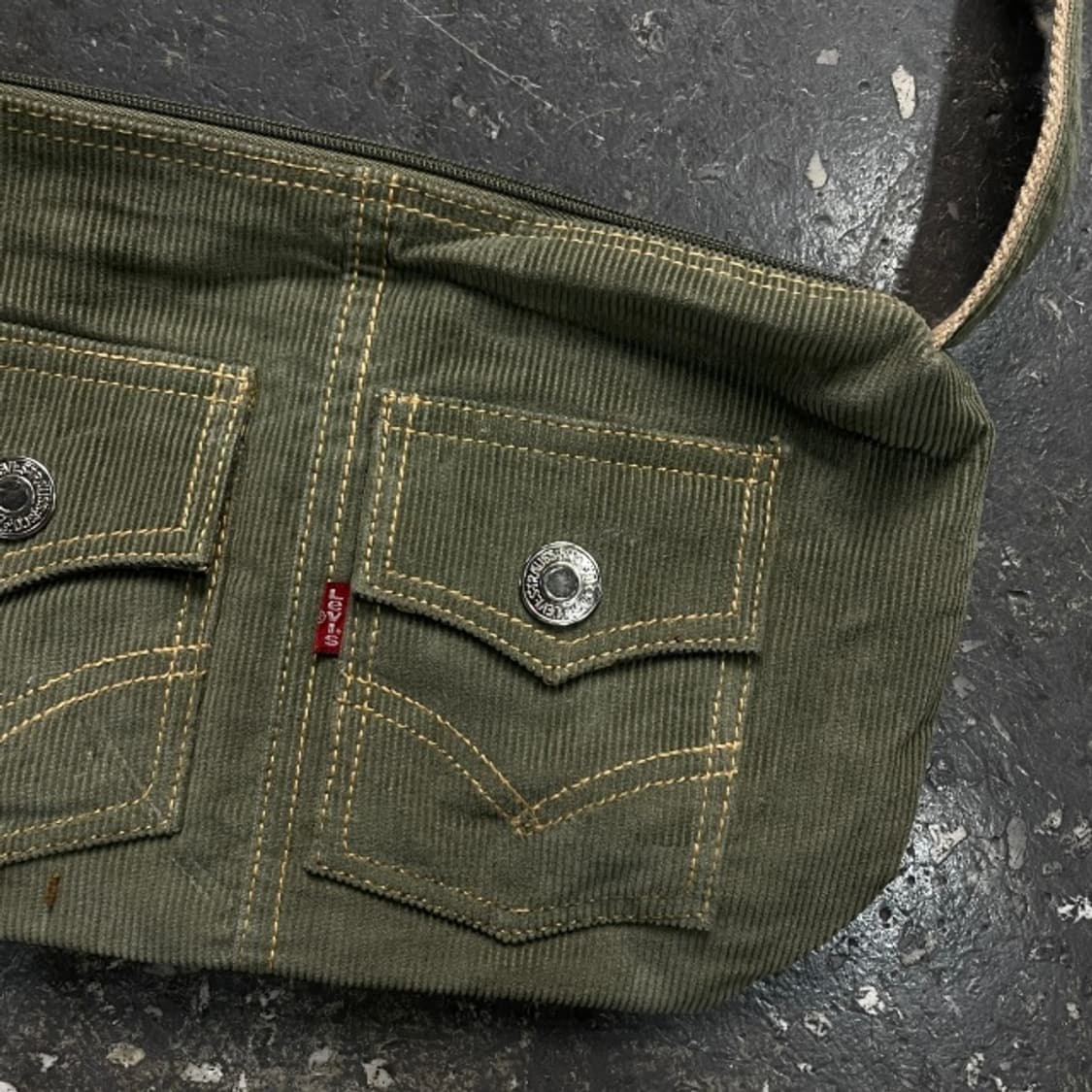 리바이스 코듀로이 크로스백  상품이미지2