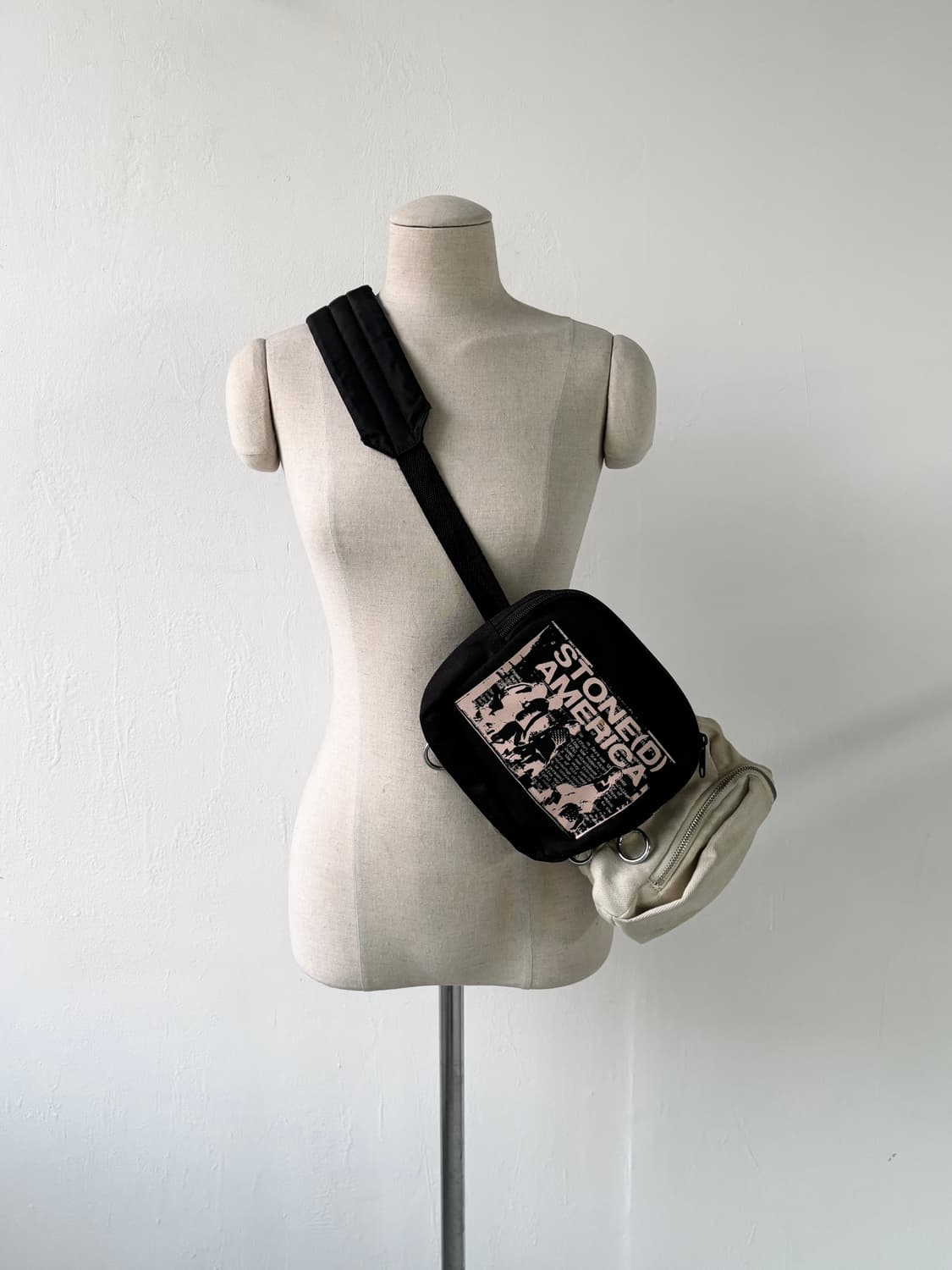 라프시몬스 이스트팩 크로스백  상품이미지1