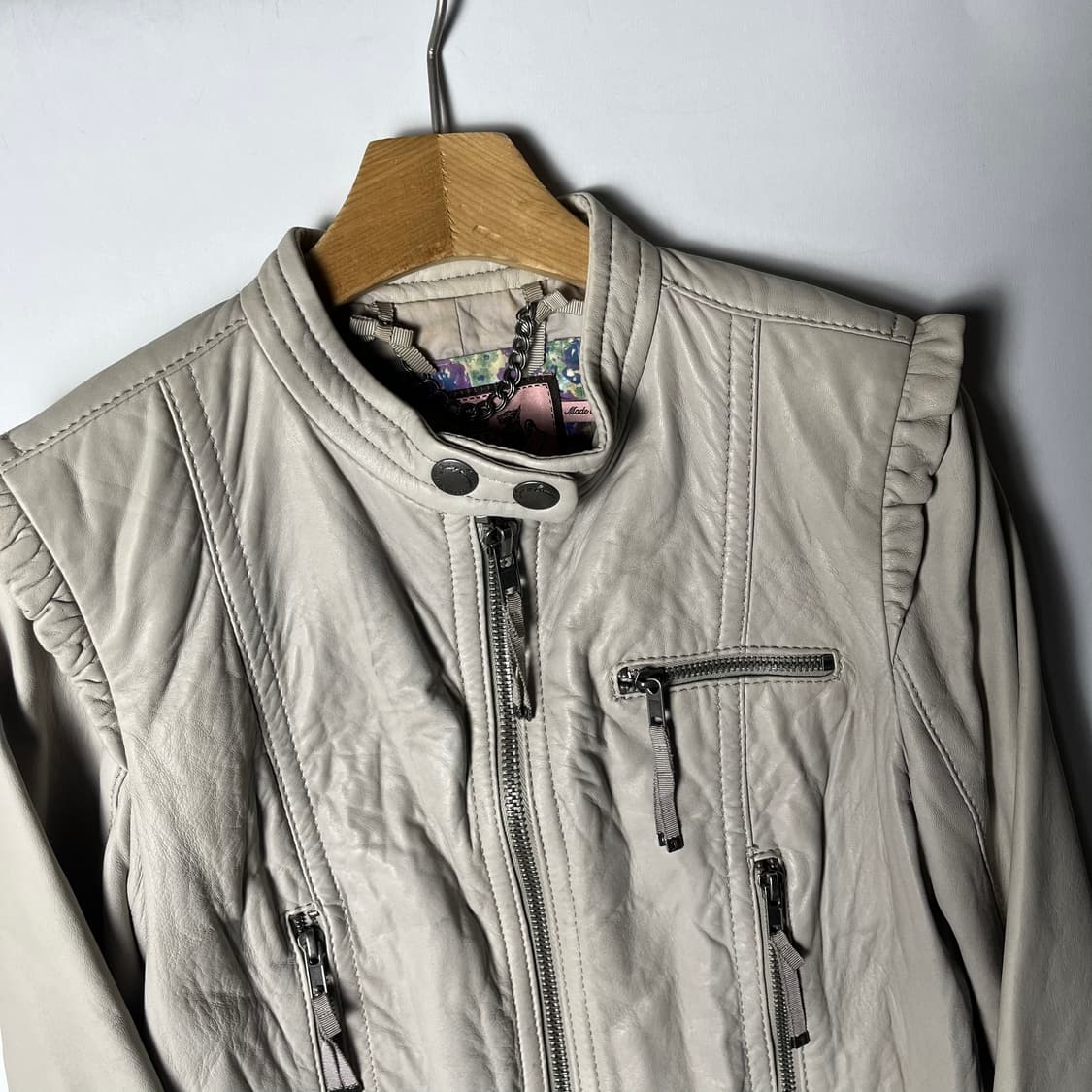 [Juicy Couture] 쥬시꾸뛰르 숄더 셔링 레더자켓 상품이미지3