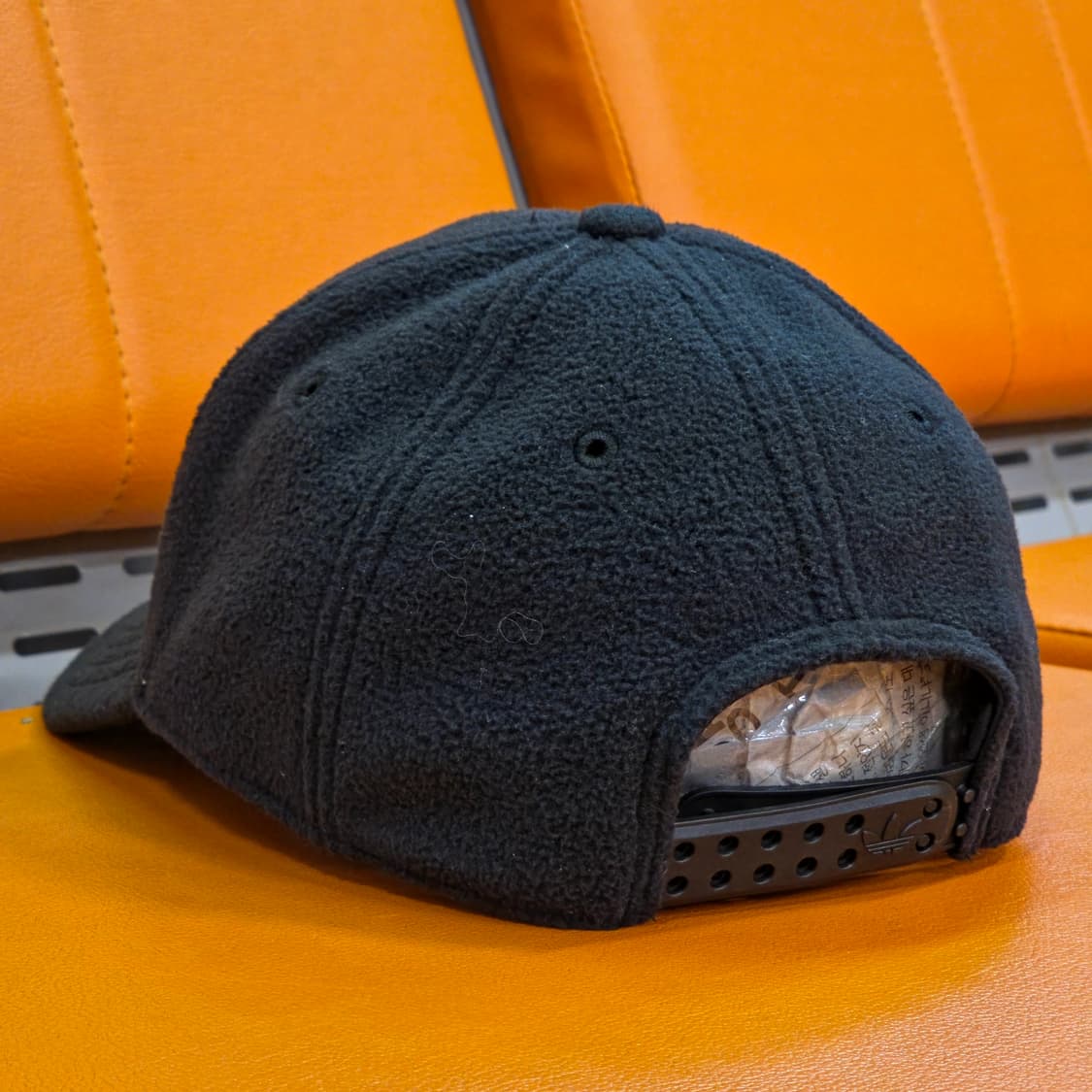 아디다스 블랙 볼캡 모자 상품이미지3