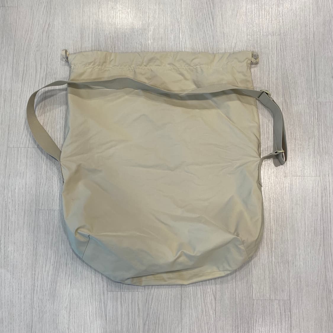 유니클로 u 드로우 스트링 백  상품이미지4