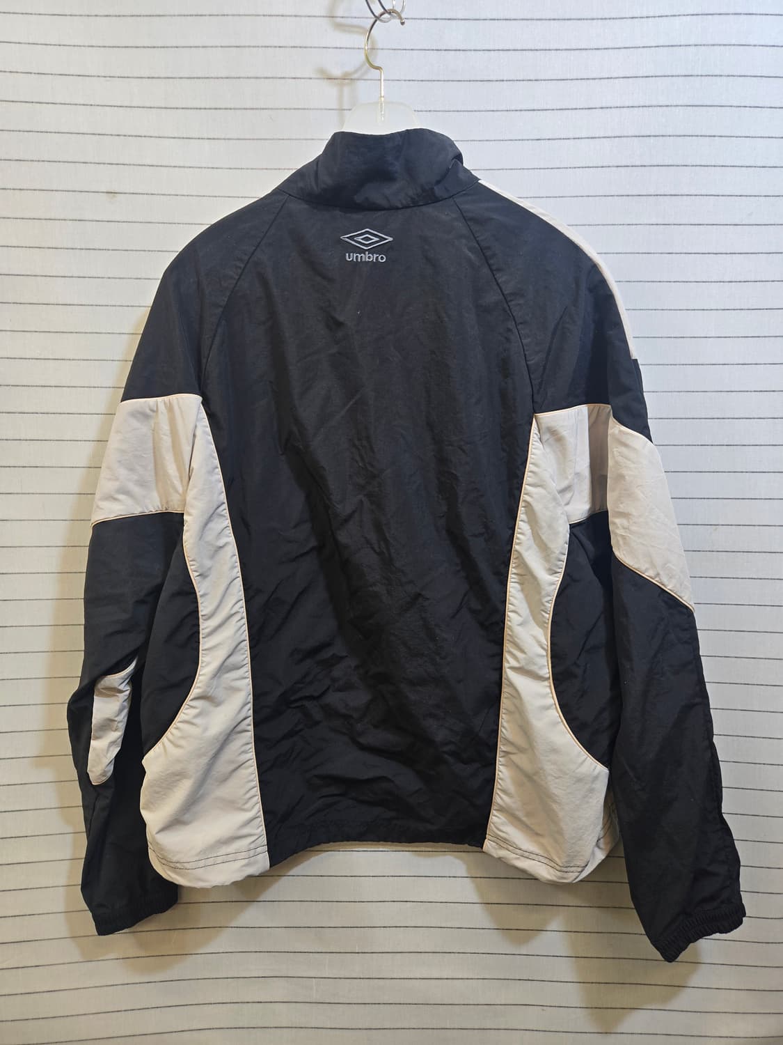 엄브로 블랙/아이보리 바람막이 자켓 상품이미지7