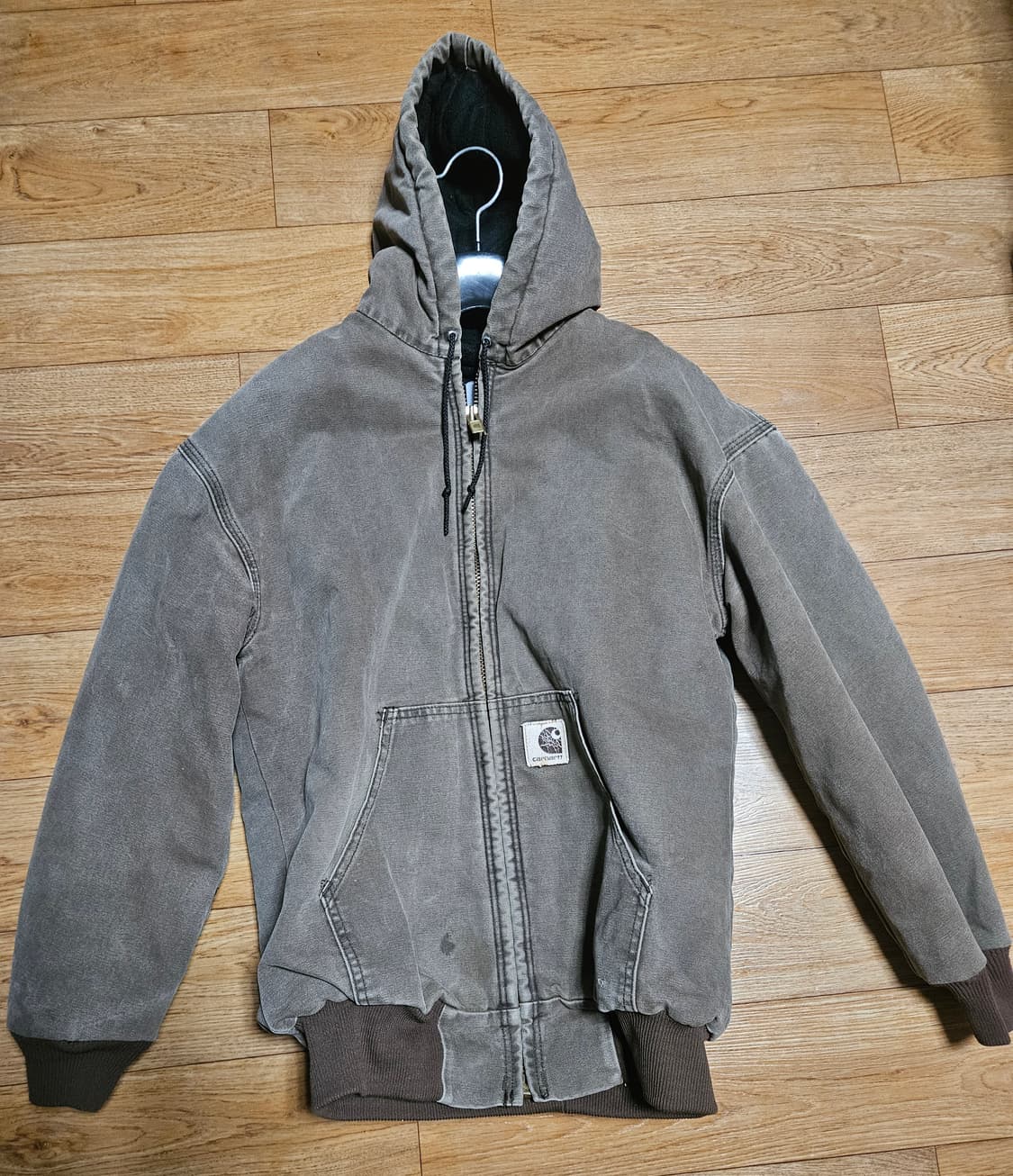 칼하트 j68 cht m사이즈 판매합니다 상품이미지1