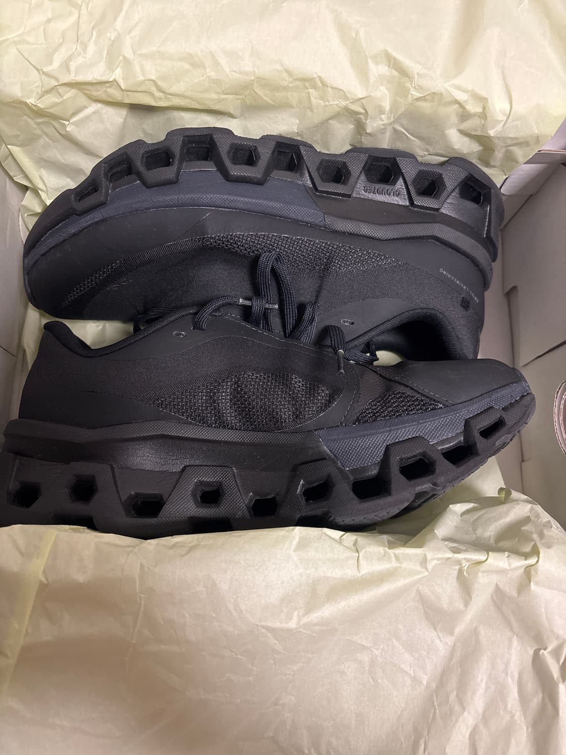 파프 온 클라우드몬스터2 블랙 235 상품이미지1