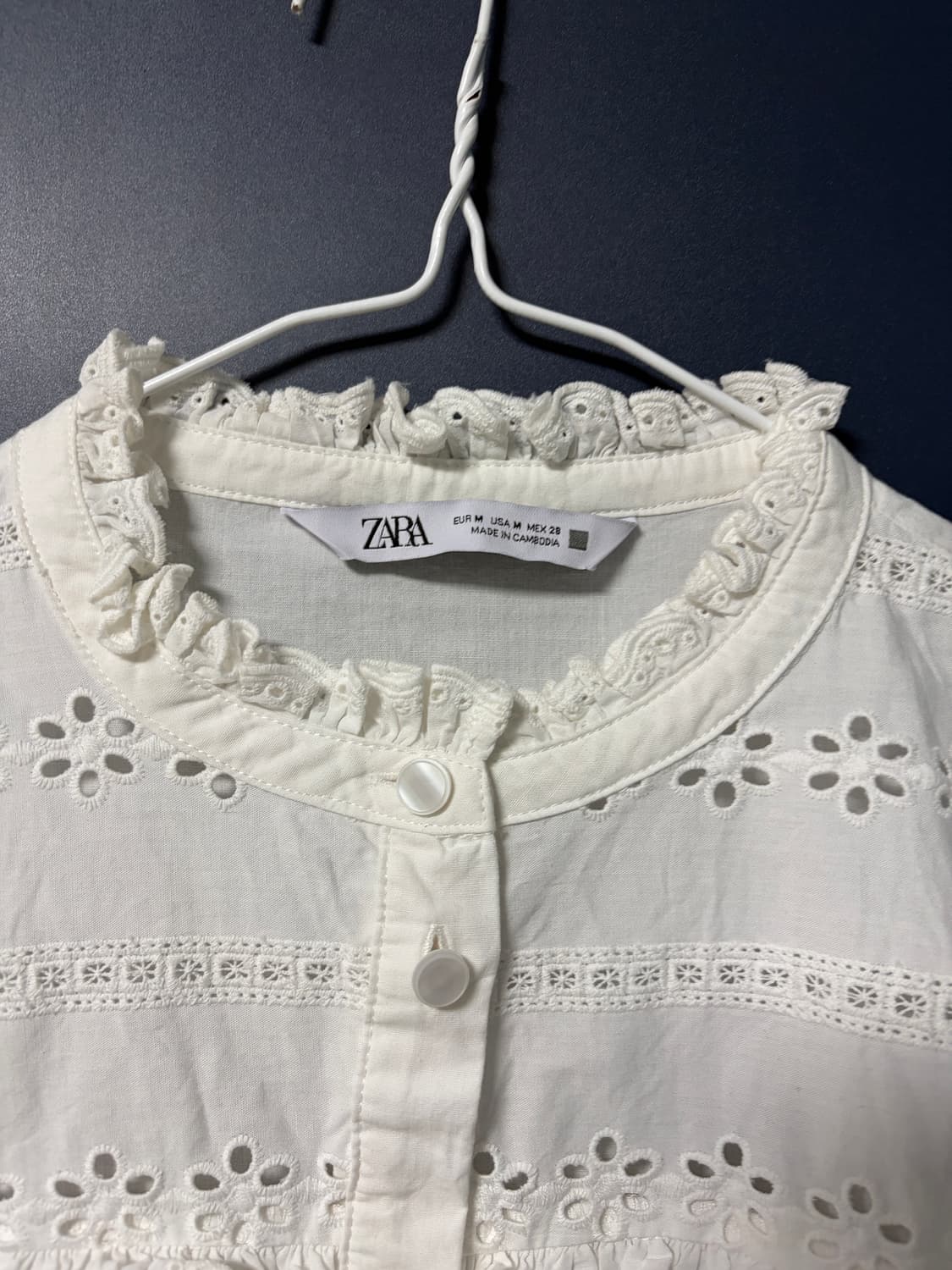 자라 아일렛 화이트 블라우스 상품이미지2