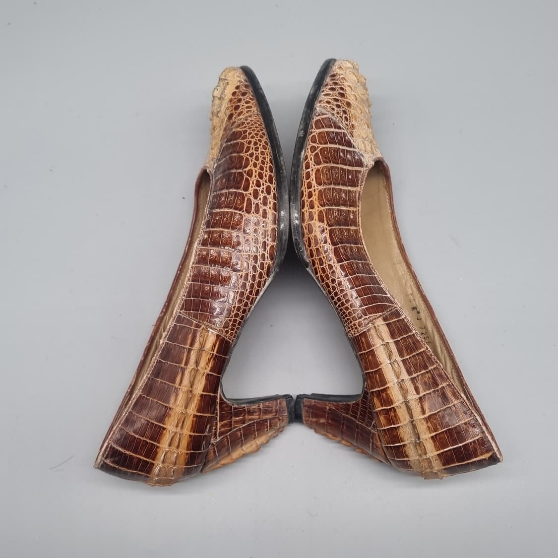 셈프레 악어가죽 여성구두 245 굽7 상품이미지5