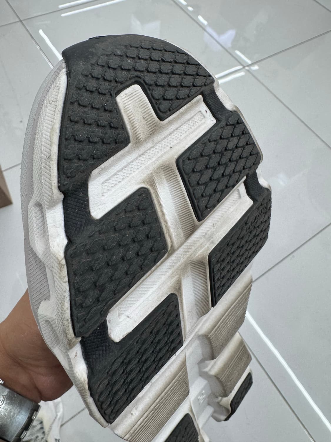 On 온 러닝 클라우드몬스터2 화이트 250사이즈 정리 합니다 상품이미지4