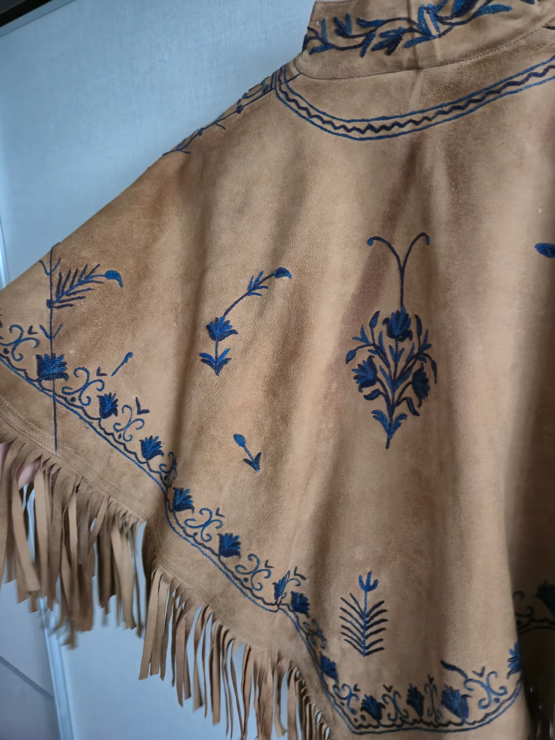 에코 스웨이드 자수 프린지 판초 상품이미지4