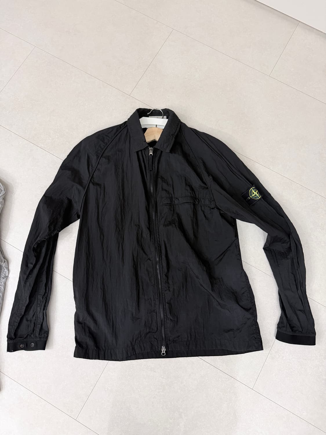 스톤 아일랜드 12321 나일론 메탈 가먼트 오버셔츠 블랙 상품이미지1