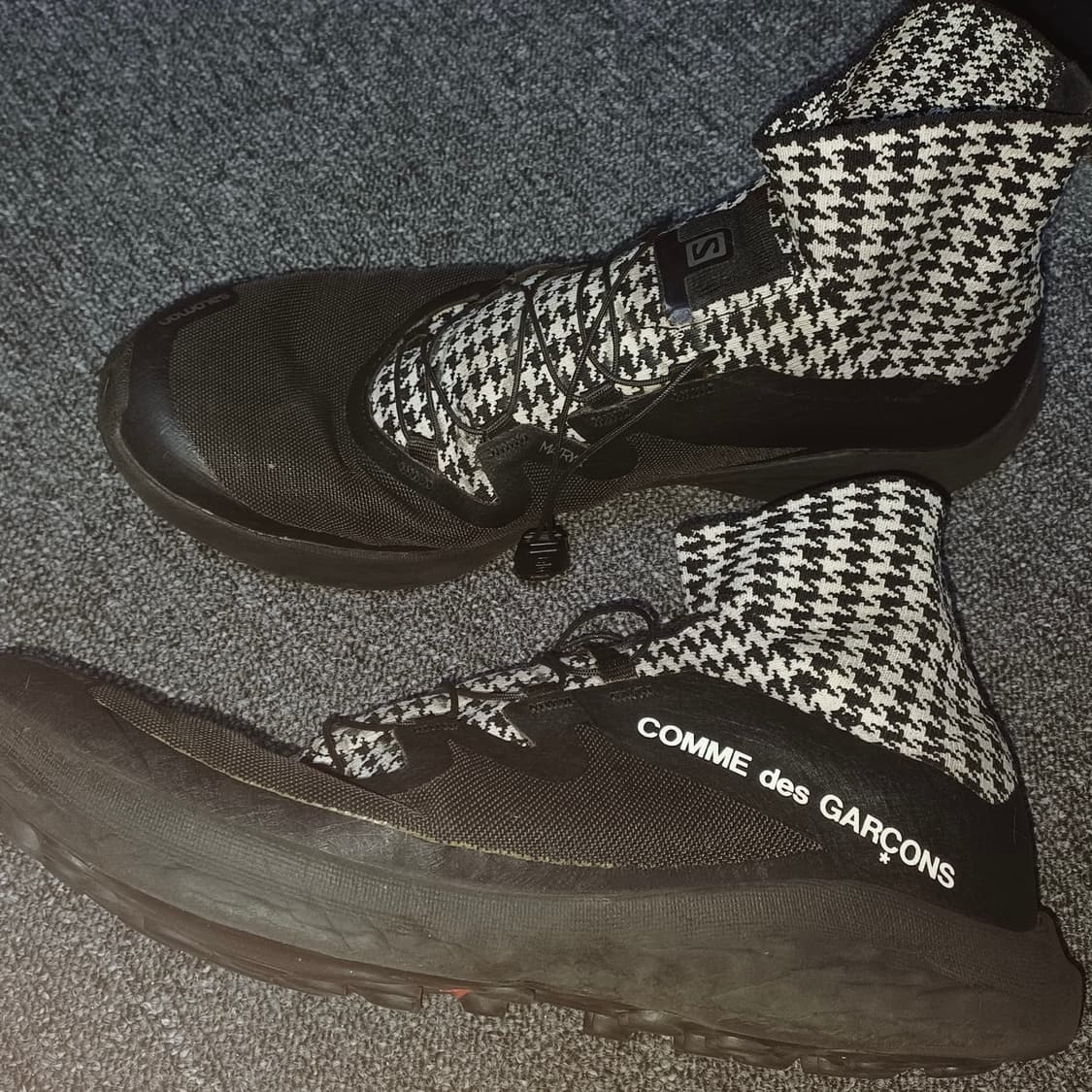 꼼데가르송 x 살로몬 크로스 블랙 화이트 상품이미지4