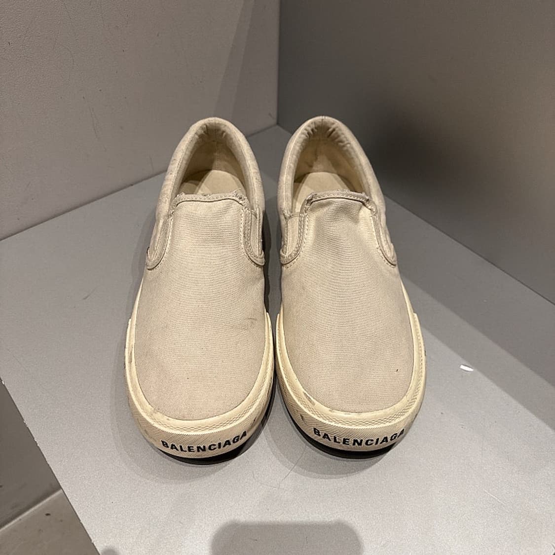 (정품/새상품) 발렌시아가 남성 화이트 블랙 PARIS 그래피티 슬립온 상품이미지3