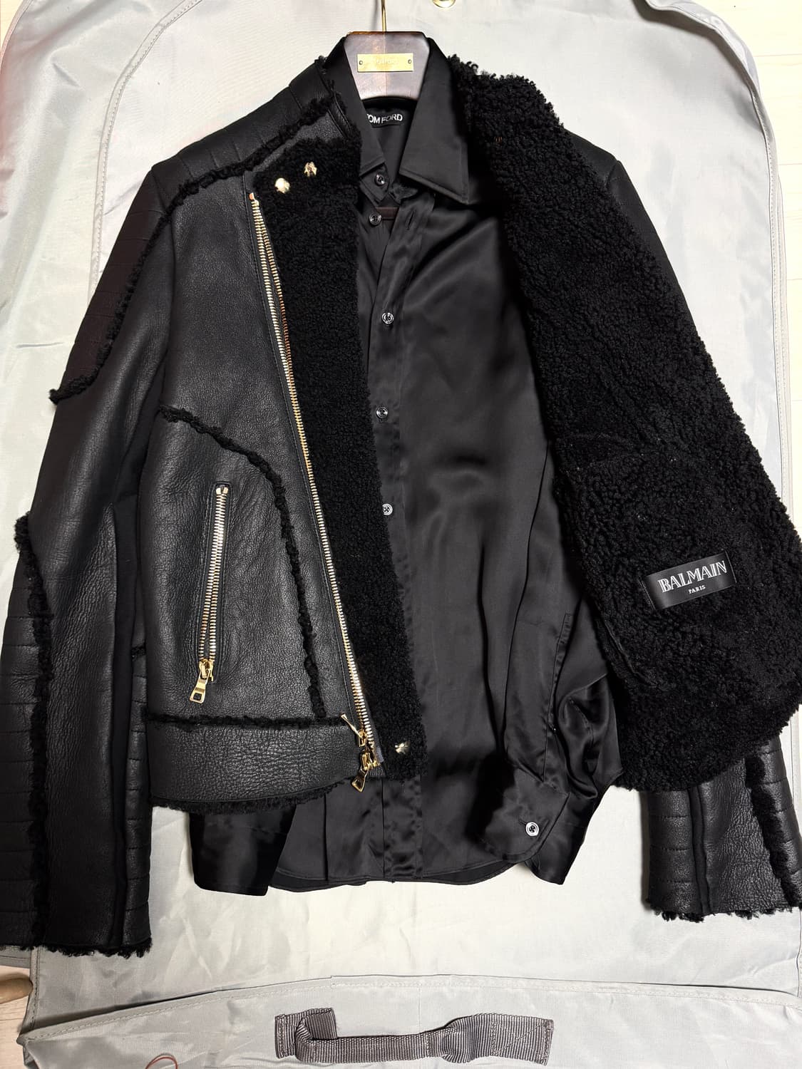 (명작,강추👍)발망 블랙 금장 시어링 무스탕 자켓 톰포드 무드 상품이미지3