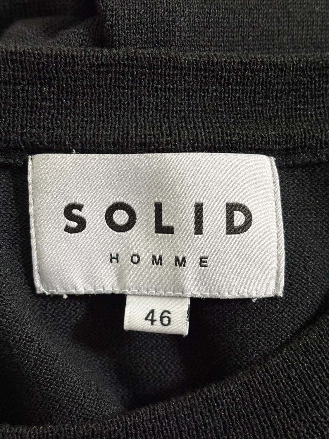 23SS)솔리드옴므 세미오버핏 백로고 반팔니트46/블랙 상품이미지5