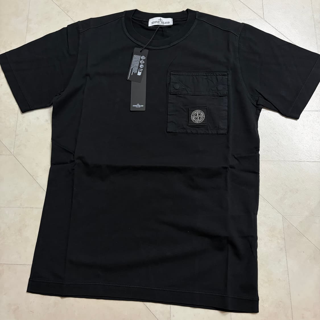 [새상품]스톤아일랜드 로고 패치 포켓 반팔 티셔츠 블랙 키즈 12A 상품이미지2