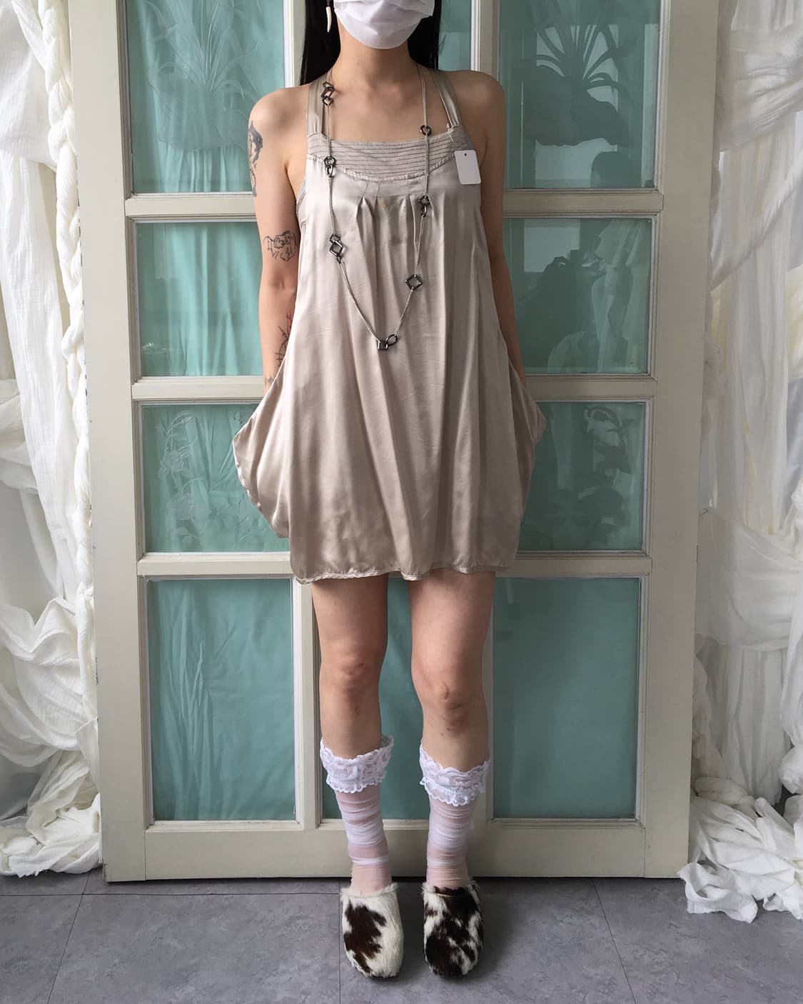 Glossy unbalanced point sleeveless onepi 상품이미지1