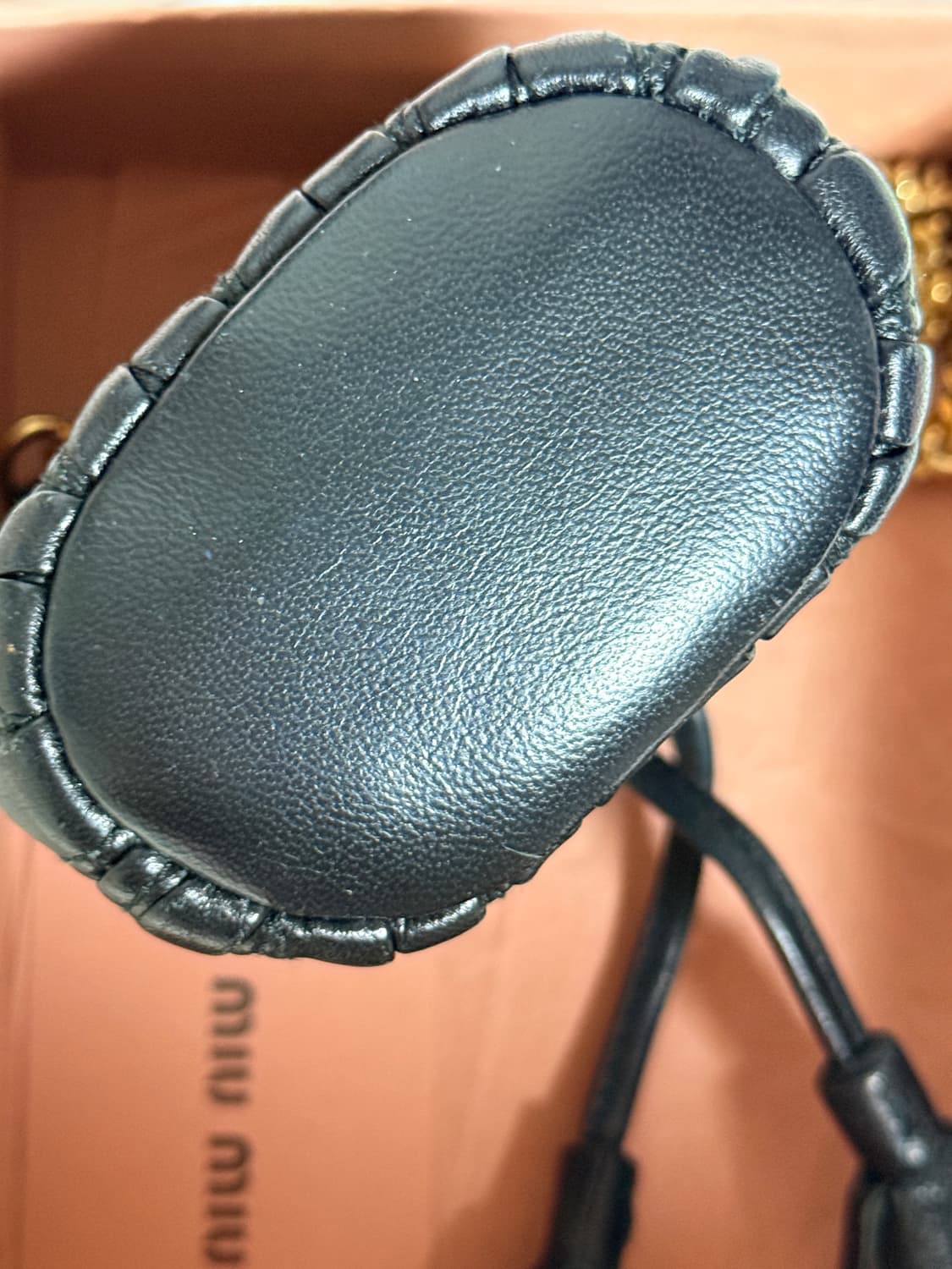 미우미우 마틀라쎄 미니 버킷백 상품이미지3