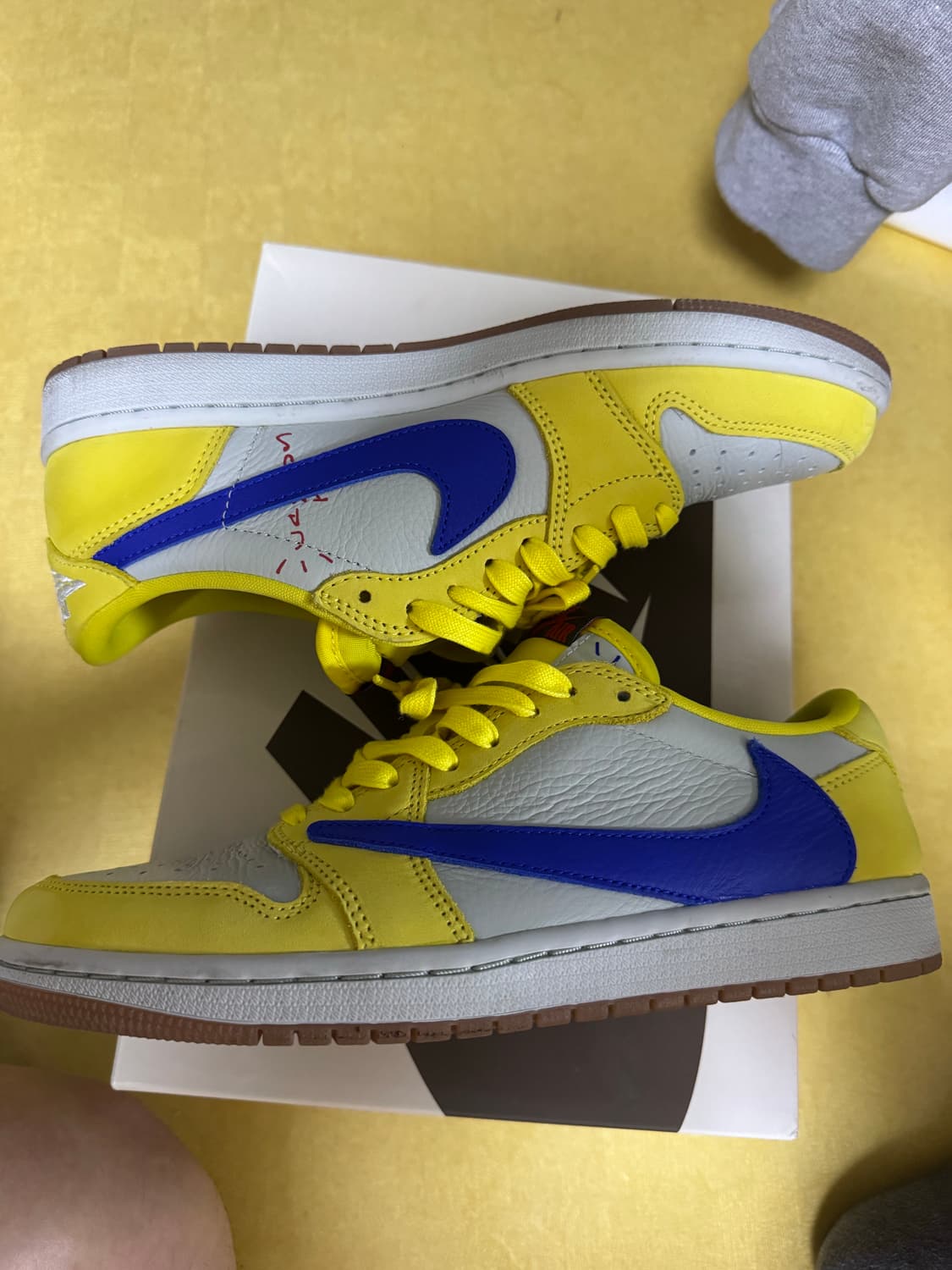 나이키 트레비스스캇 조던 카나리 265 상품이미지4