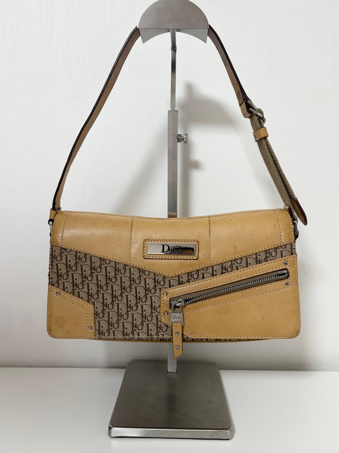 디올 스트릿시크 플랩 숄더백 상품이미지1