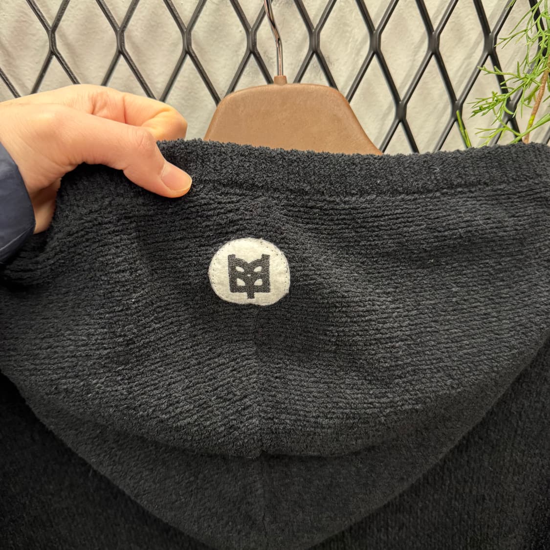 일본 애니메이션 킨니쿠맨 니트 후드 집업 전면 패턴 포인트 블랙 상품이미지6