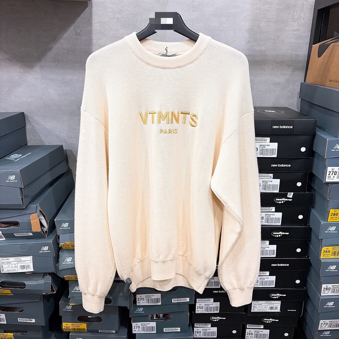 (정품/새상품) VTMNTS 베트멍 남성 오프화이트 골드 자수 울 니트  상품이미지1