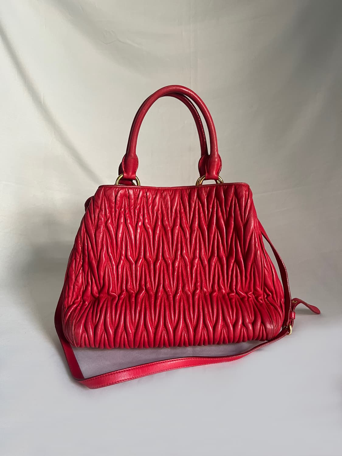 미우미우 2-way 마테라쎄 레더 백 상품이미지4