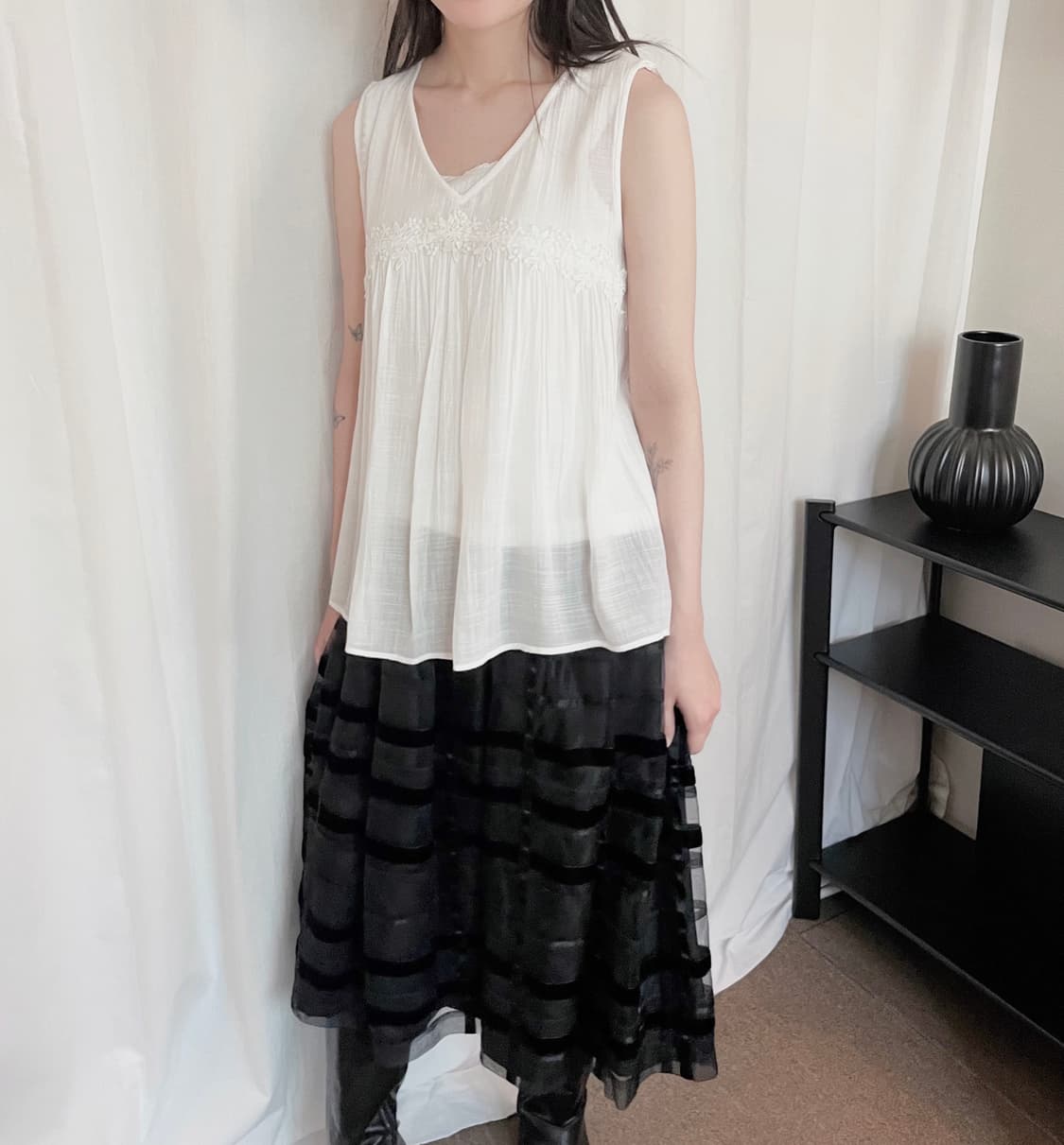 Flower Lace Sleeveless – White 상품이미지1