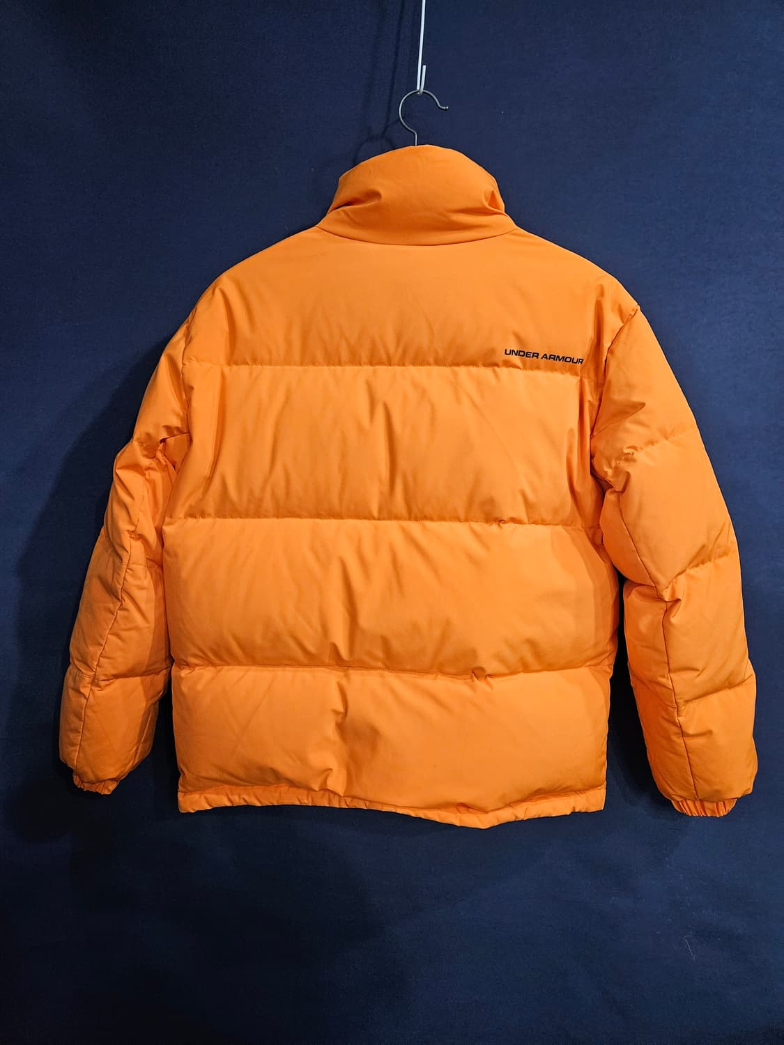 언더아머 오렌지 남성 세미오버핏 100 덕다운 패딩  상품이미지2