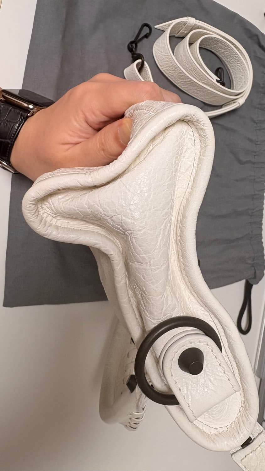 발렌시아가 르 시티 미니백 화이트 상품이미지2