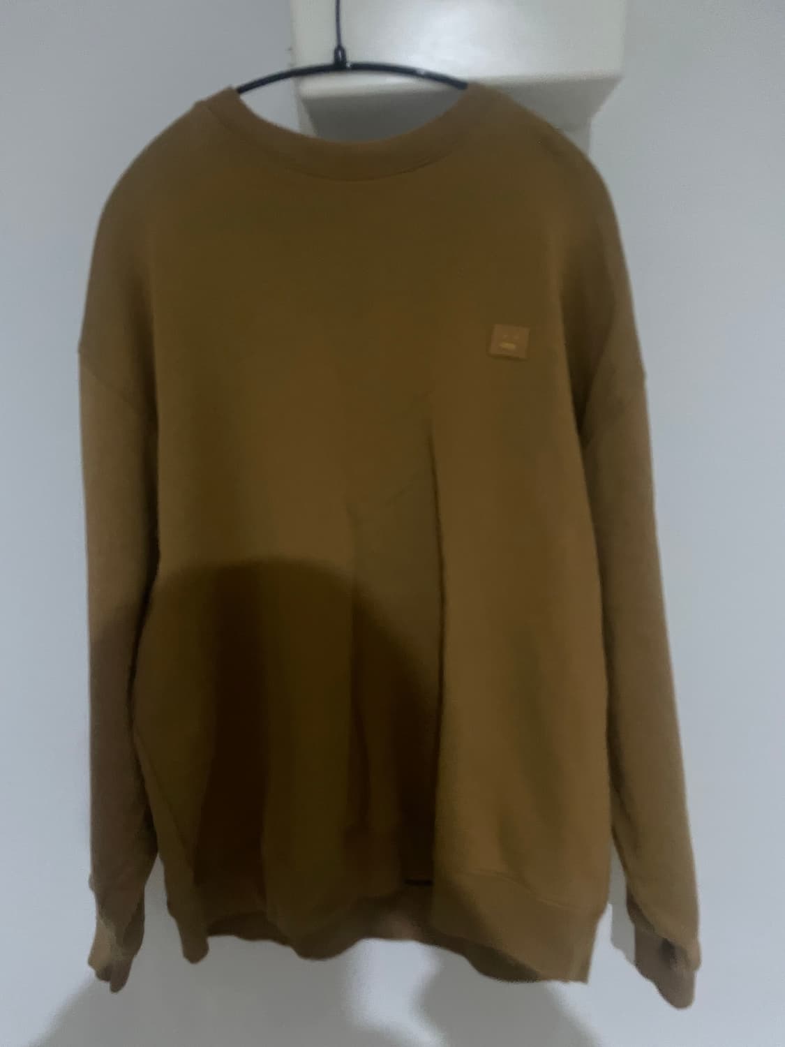 아크네 스튜디오 맨투맨 S 라이트 브라운 상품이미지1