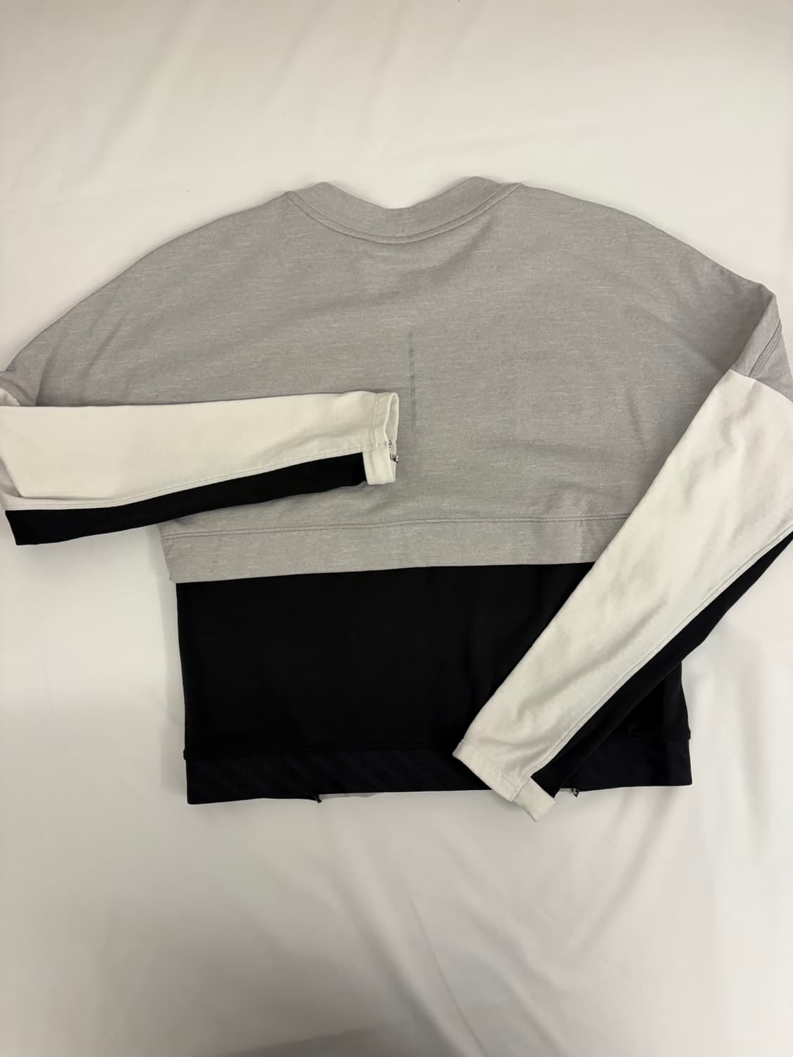 [S] 나이키 러닝 드라이핏 긴팔 티셔츠 회색 상품이미지3