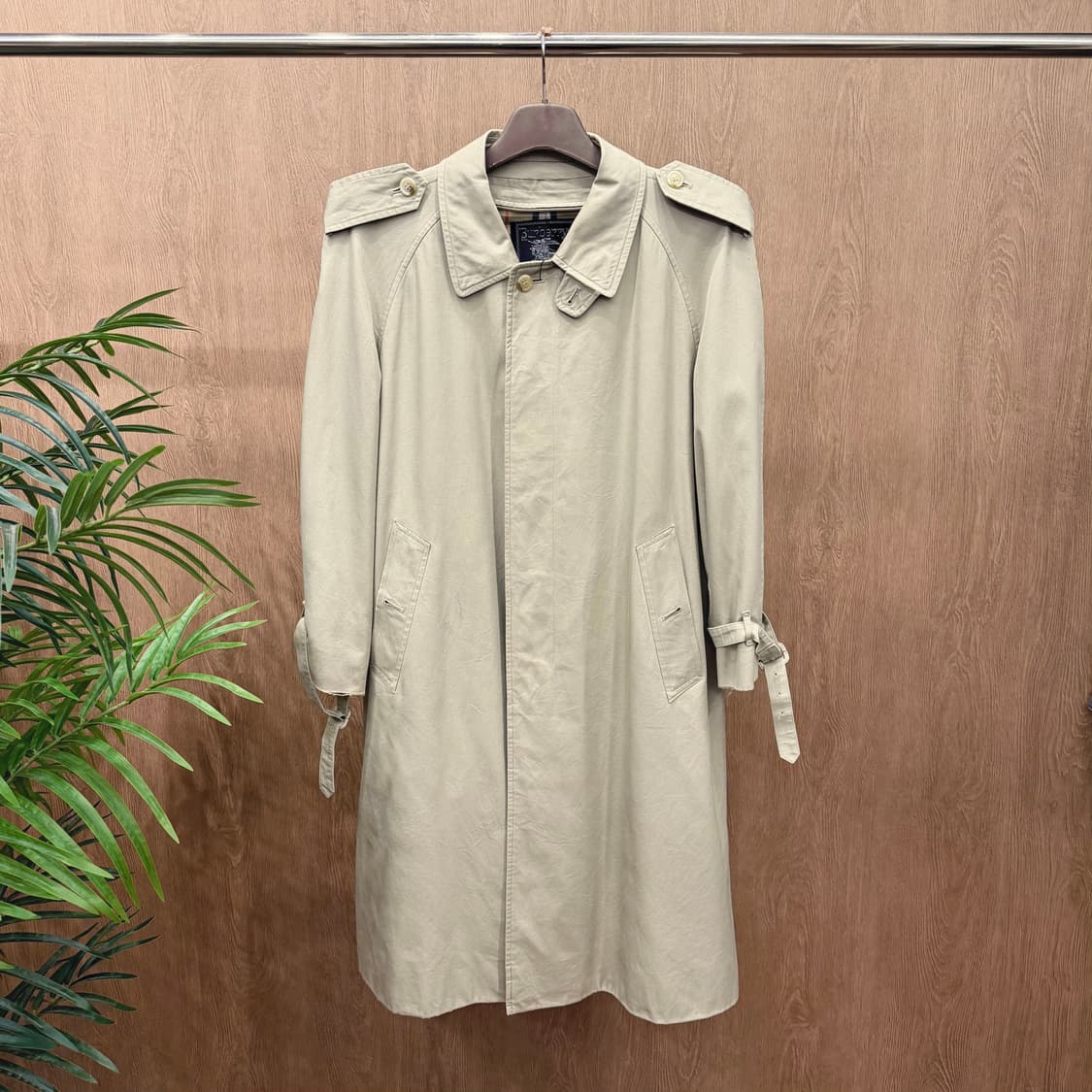 버버리 트렌치 코트 견장 백 스톰 플랫 슬리브 스트랩 디테일 베이지 상품이미지1