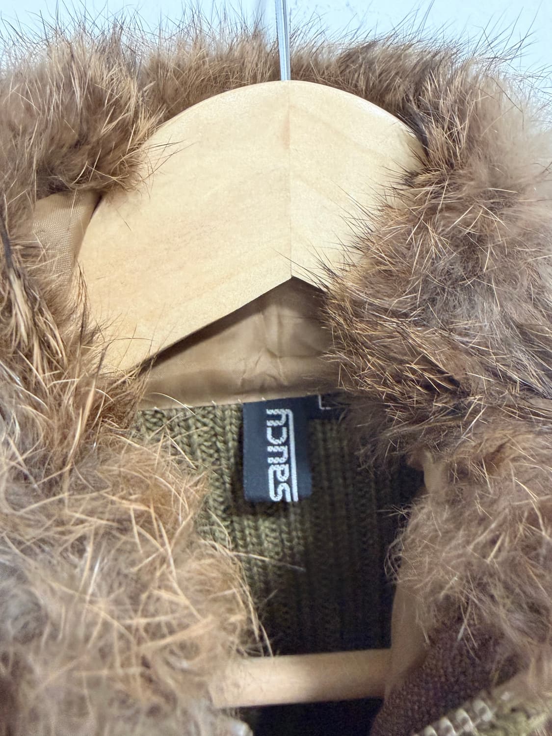 Saucy 브라운 래빗퍼 니트 자켓  상품이미지7