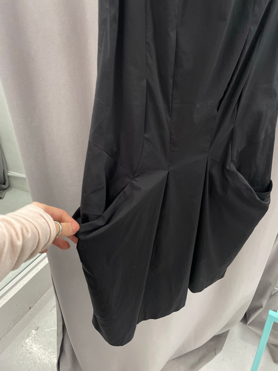 헬뮤트랭 밑단 셔링 원피스 상품이미지3