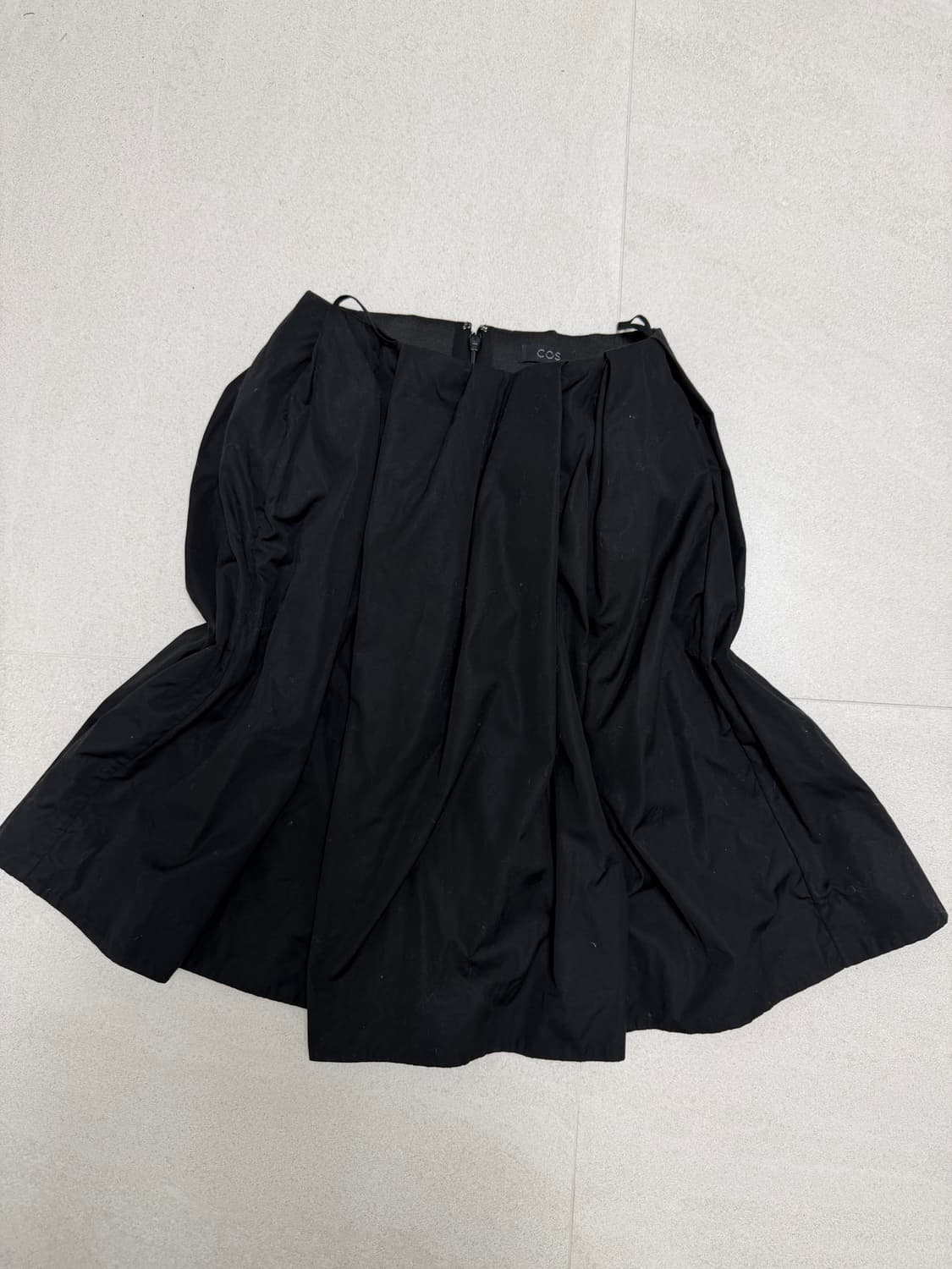 cos 벌룬핏 볼륨 스커트 상품이미지1