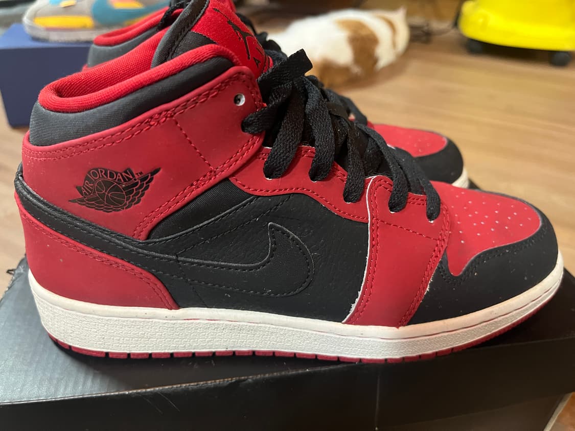 나이키 에어 조던 1 미드 블랙 레드 240mm 상품이미지3