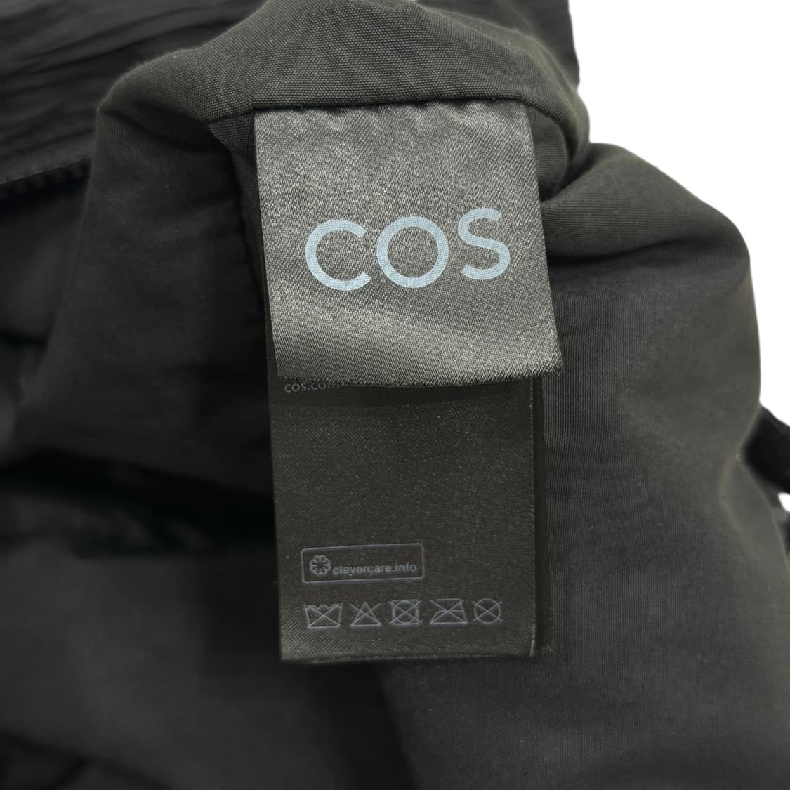 COS 코스 플리츠 스모크드 크로스 바디백 가방 블랙 상품이미지7