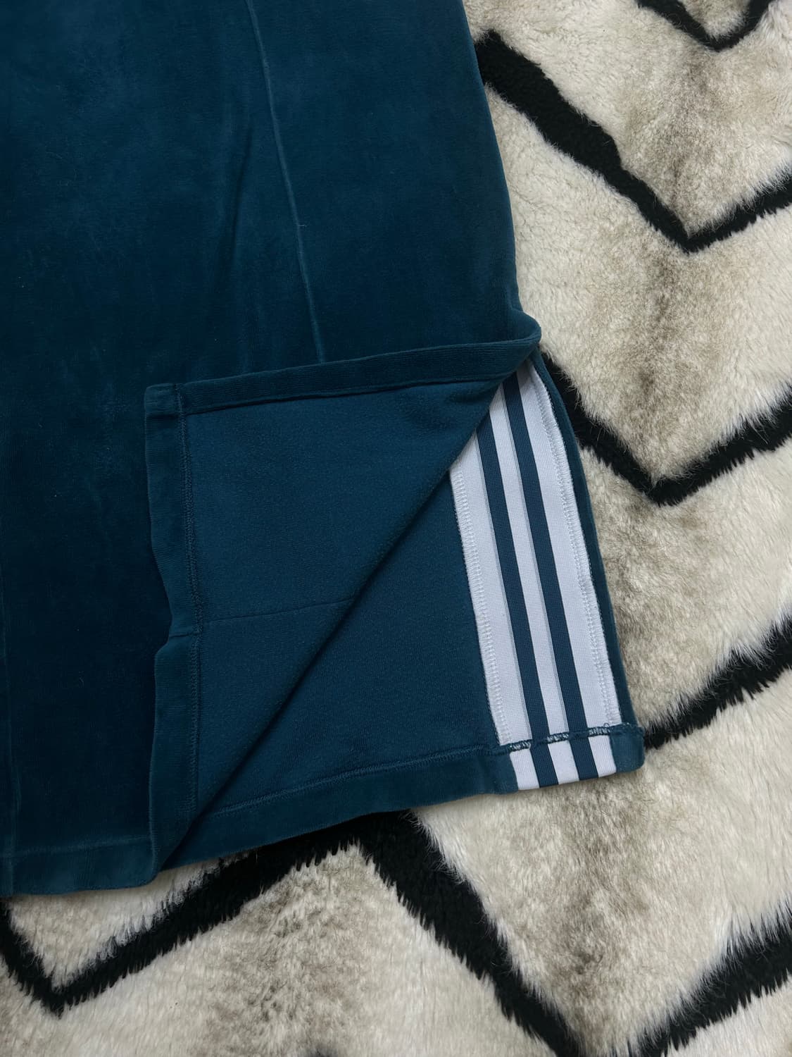 [M]아디다스 오리지널 벨루어 와이드 트임 팬츠 상품이미지5