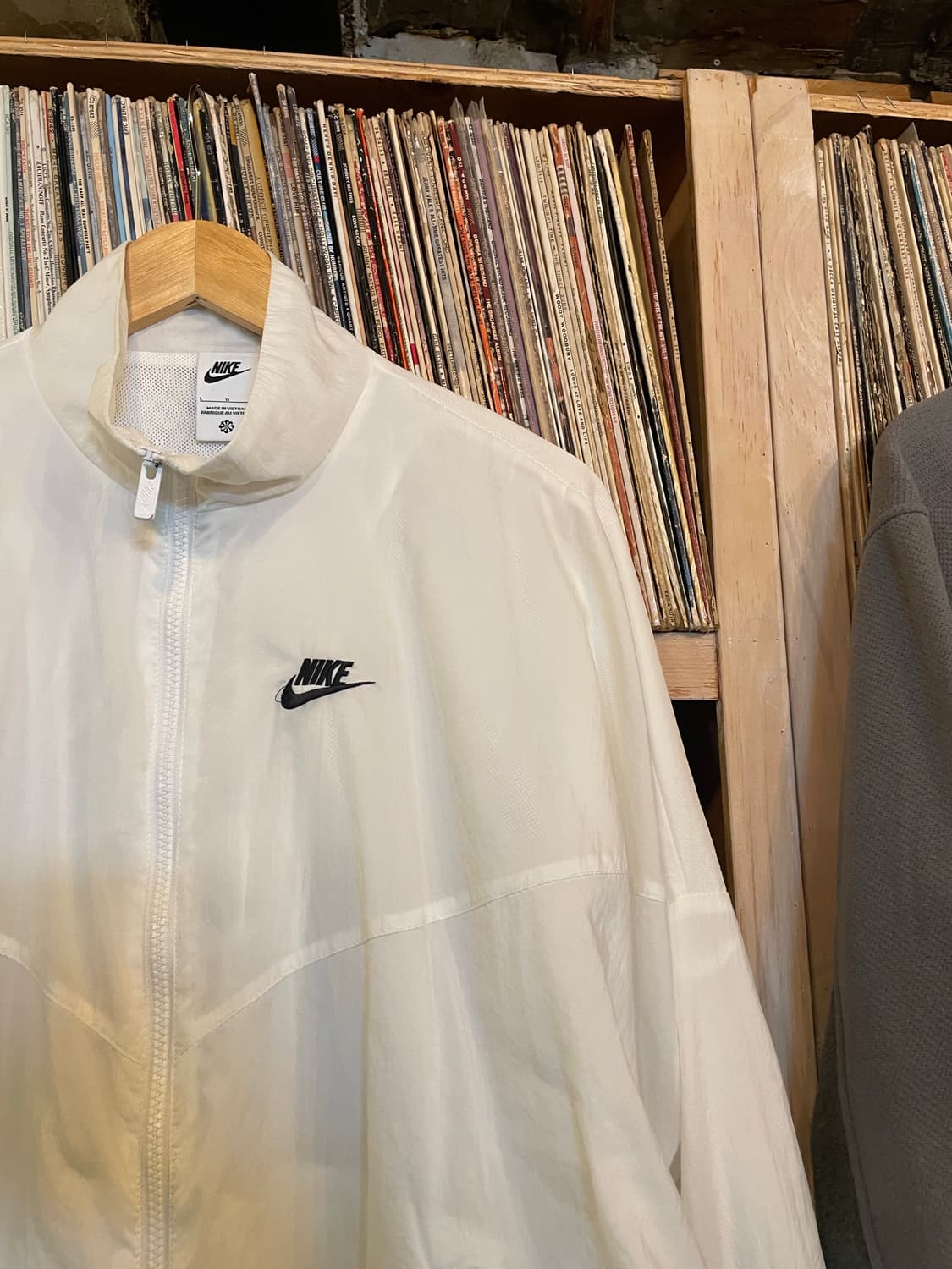 나이키 스우시 화이트 윈드러너 자켓 상품이미지3