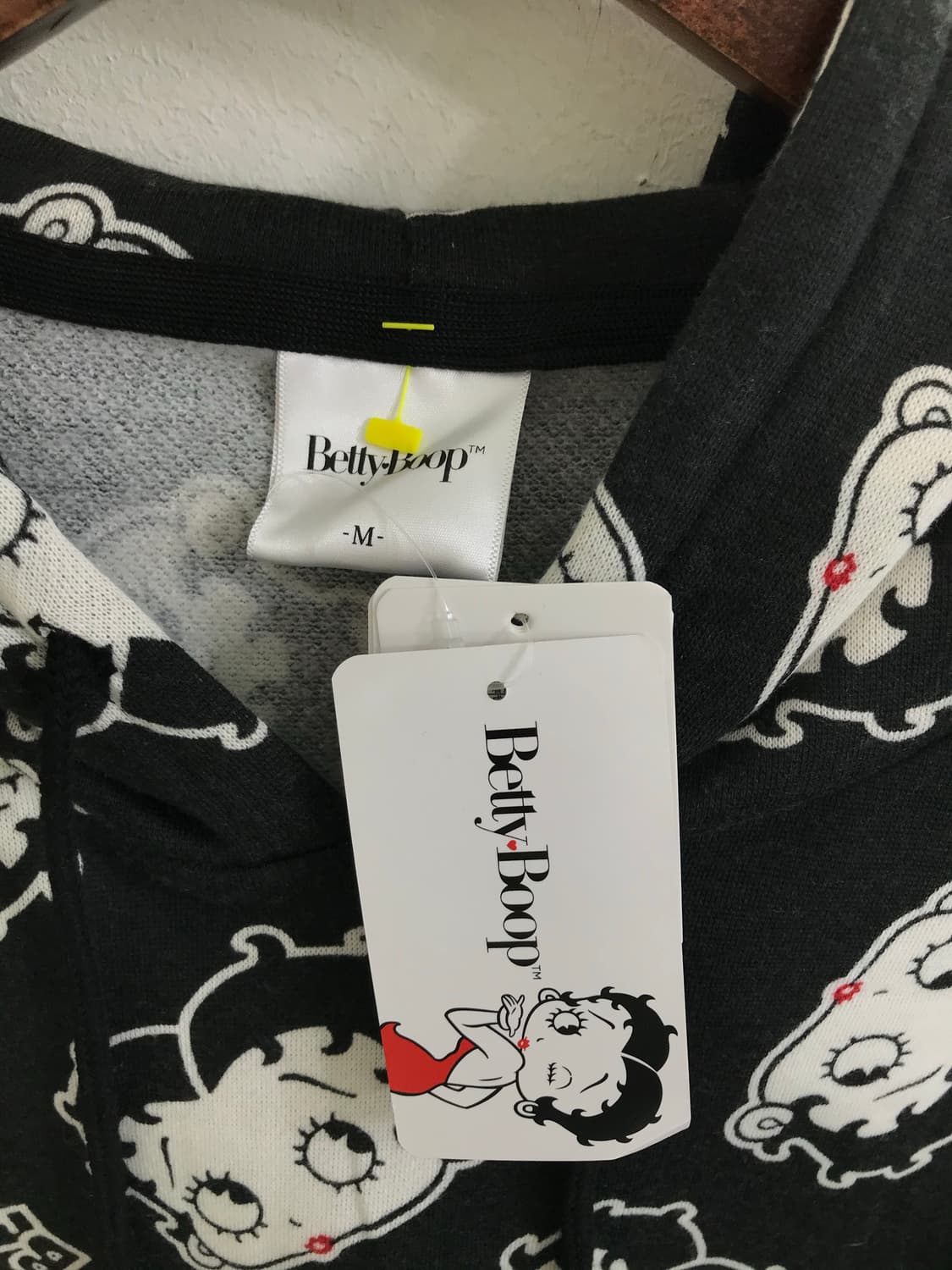 베티붑 블랙 패턴 기모 후드티 상품이미지6