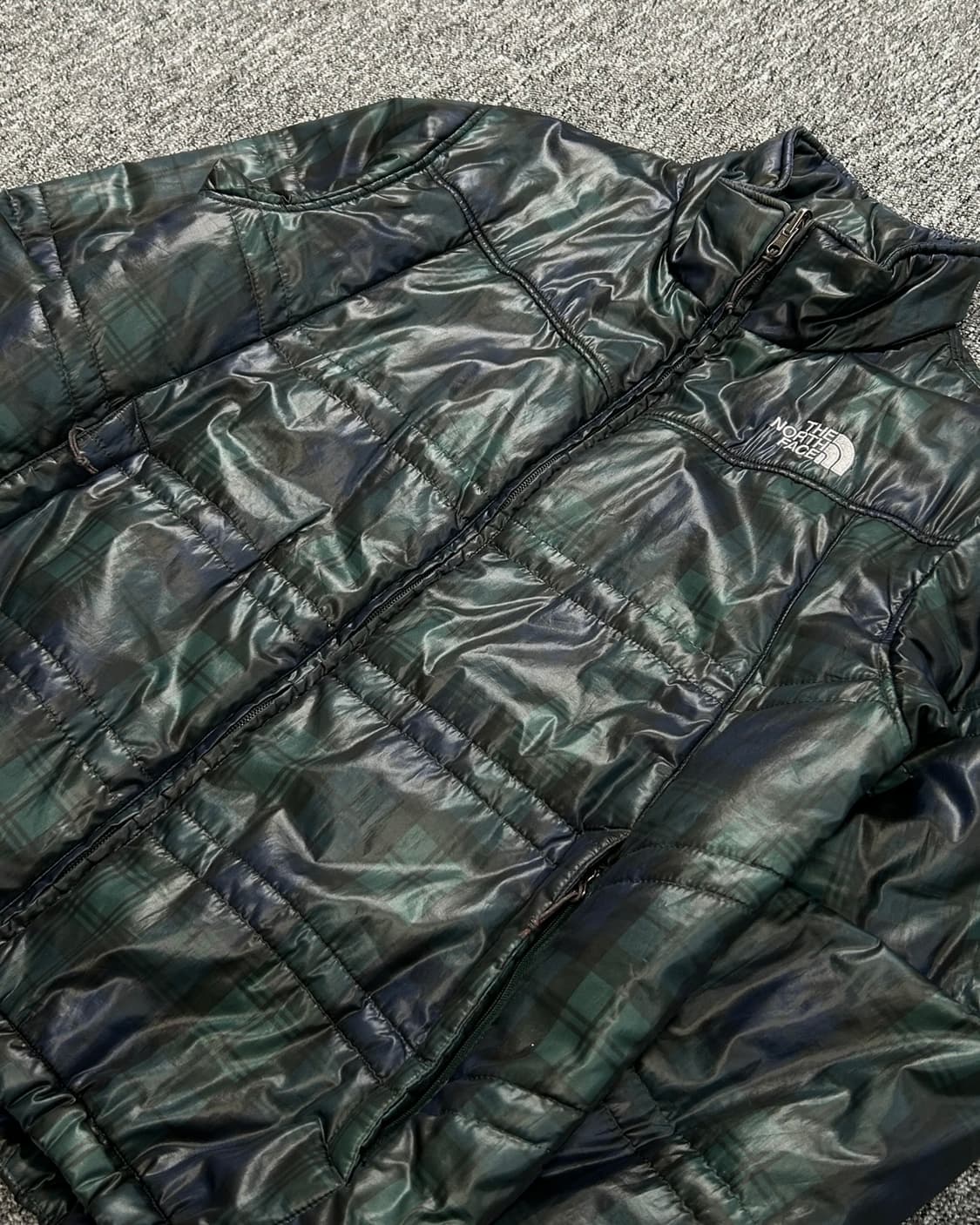 노스페이스 블랙와치 체크 패턴 경량패딩  상품이미지3