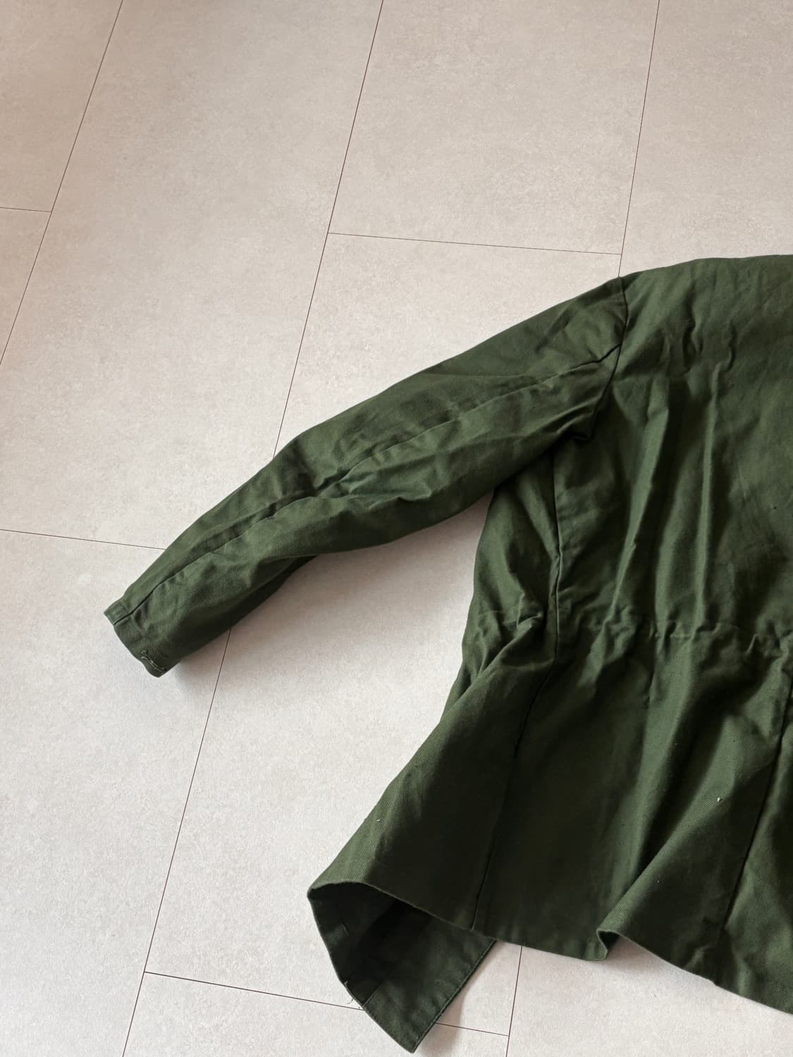 겉은 미니멀, 속은 밀리터리. 스웨덴 빈티지 자켓 L 상품이미지7