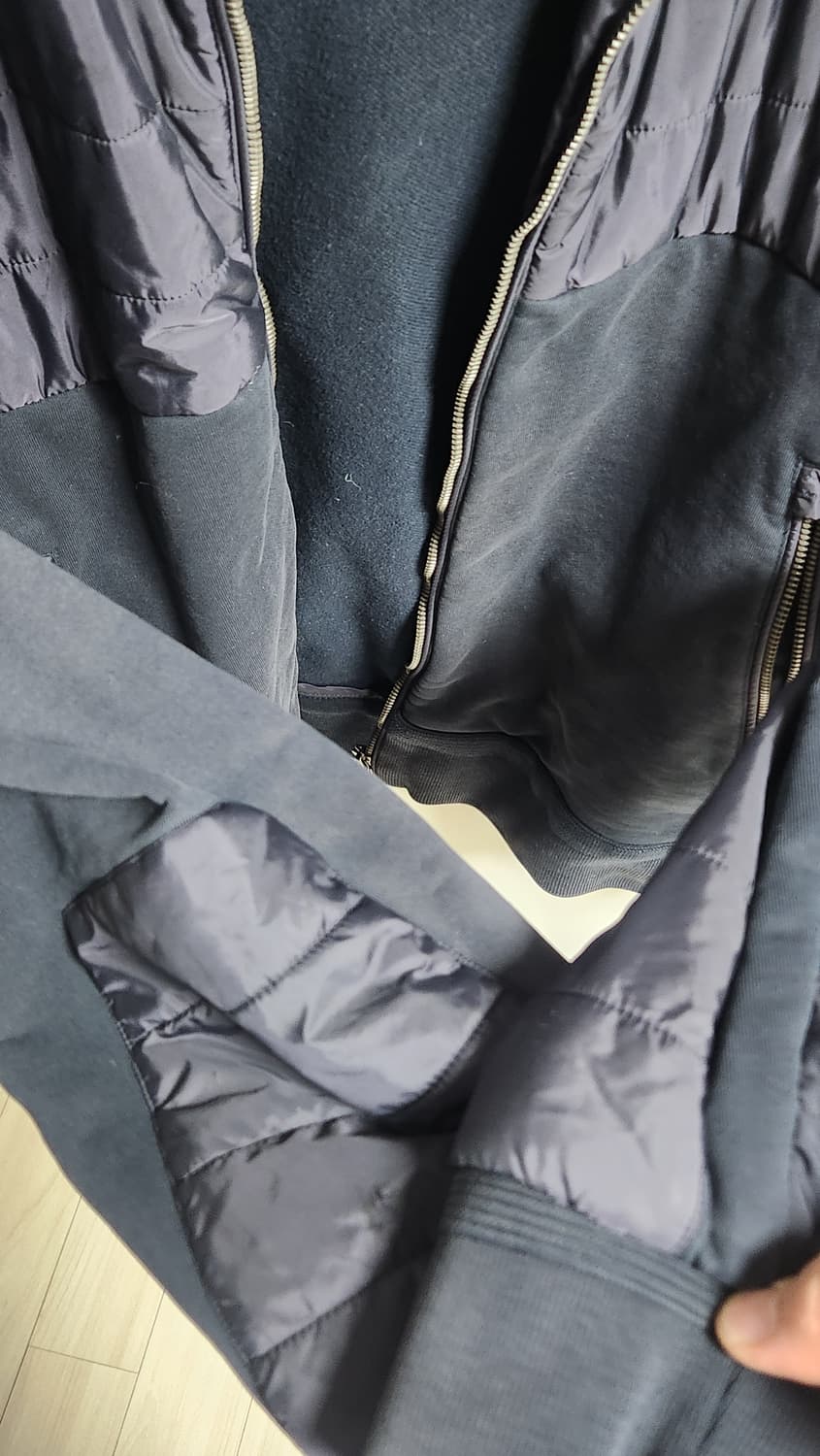 정품 몽클레어 패딩 후드집업 XL사이즈.사용감많음. 상품이미지7