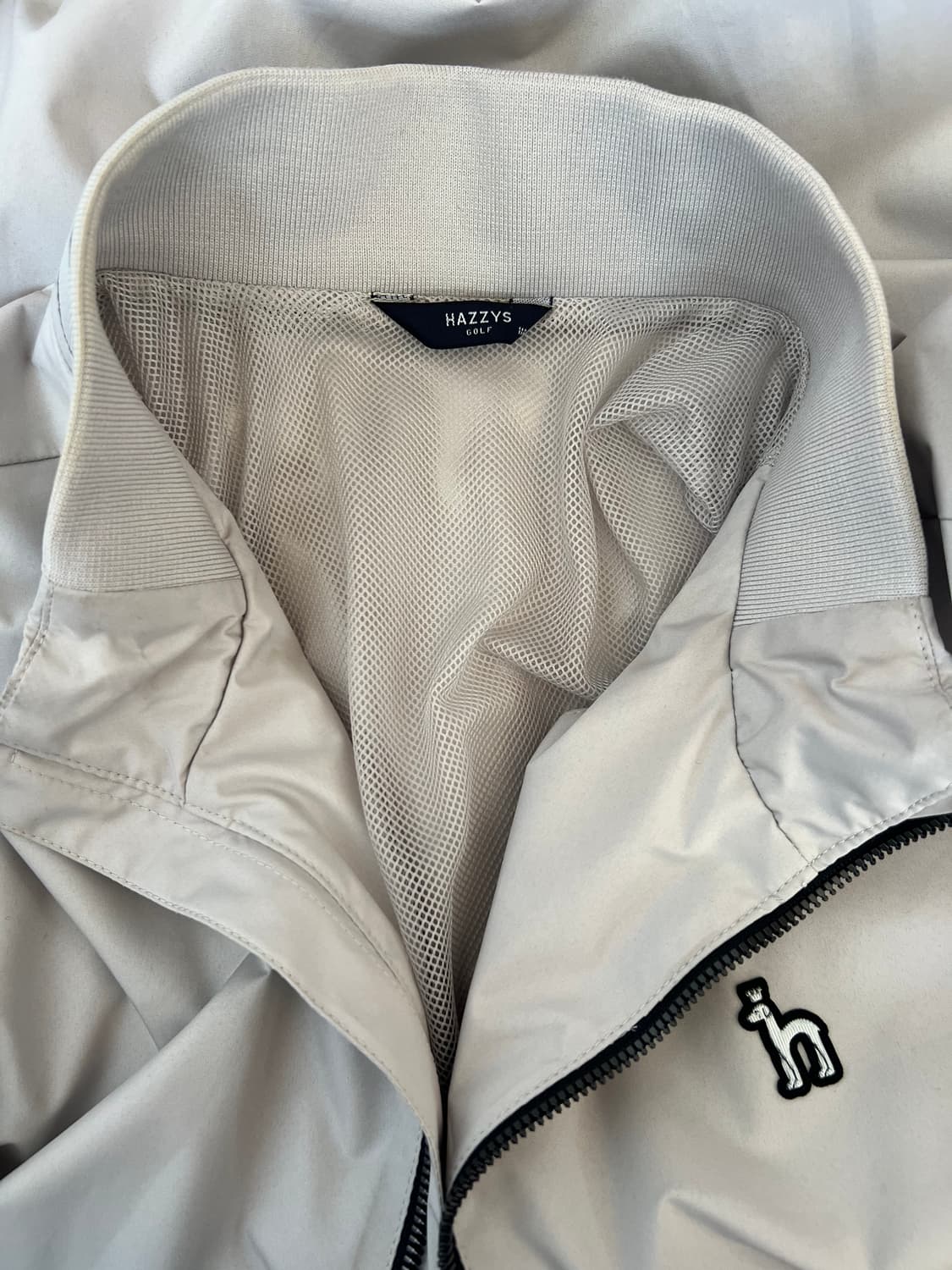 헤지스골프 남성 베이지 매쉬바람막이점퍼
 상품이미지3